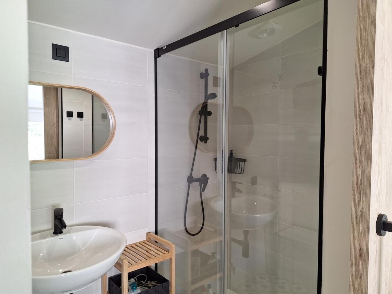 Twin Room with Private Bathroom - Photo 2