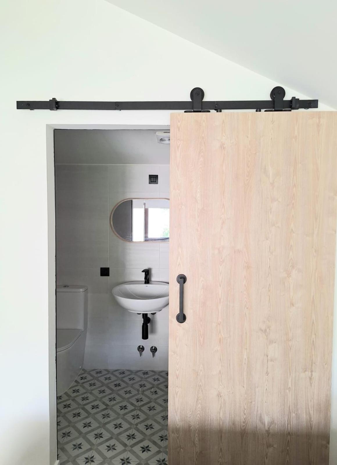 Twin Room with Private Bathroom - Photo 5