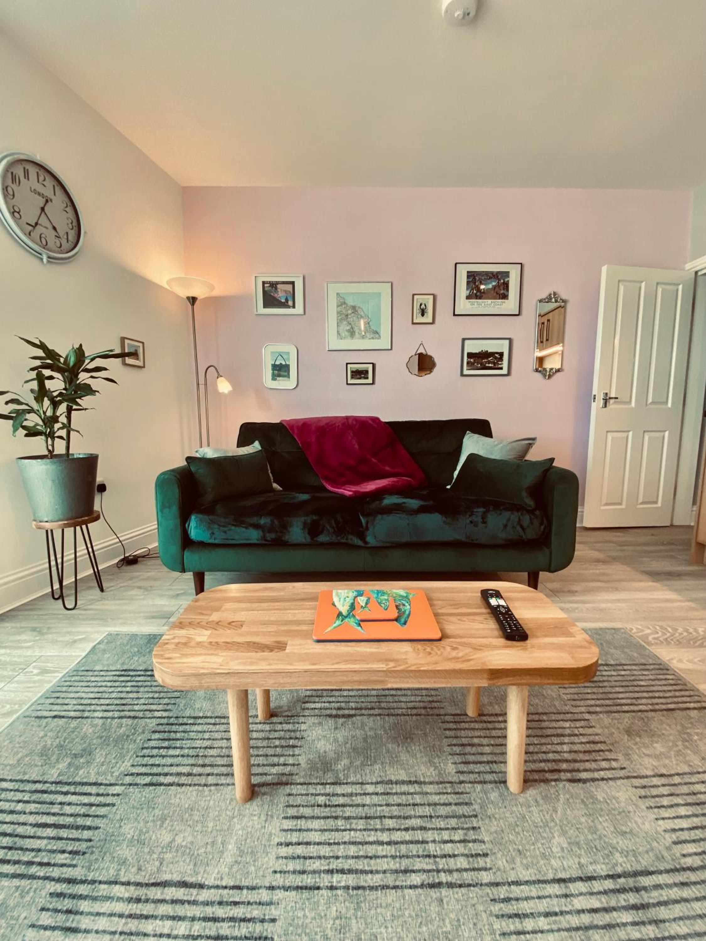 One-Bedroom Apartment photo 3