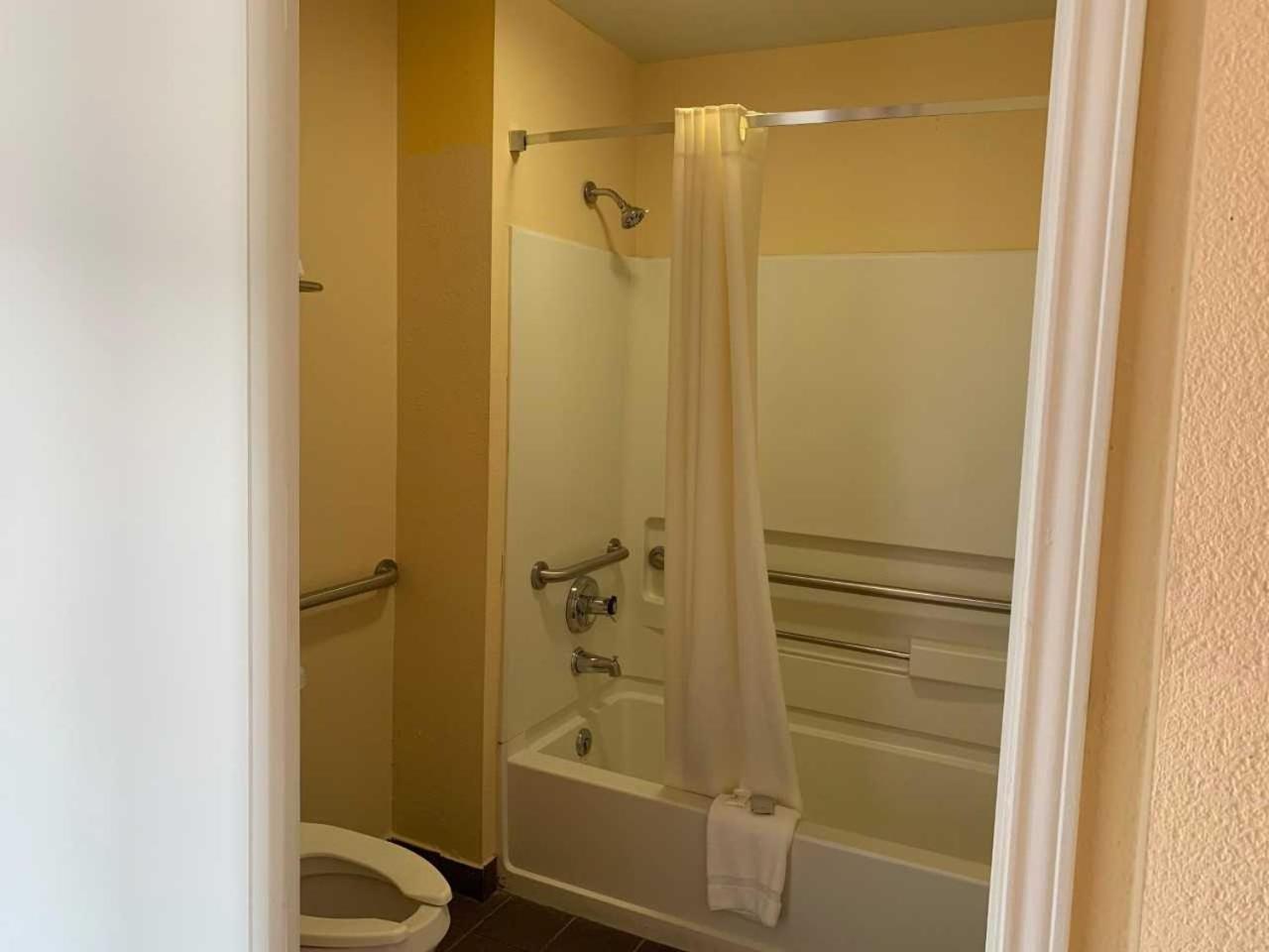 Double Room - Disability Access photo 3