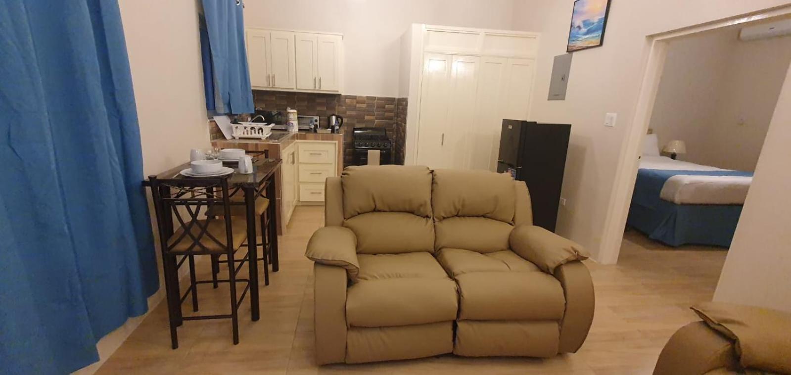 One-Bedroom Apartment - Non-Smoking photo 1