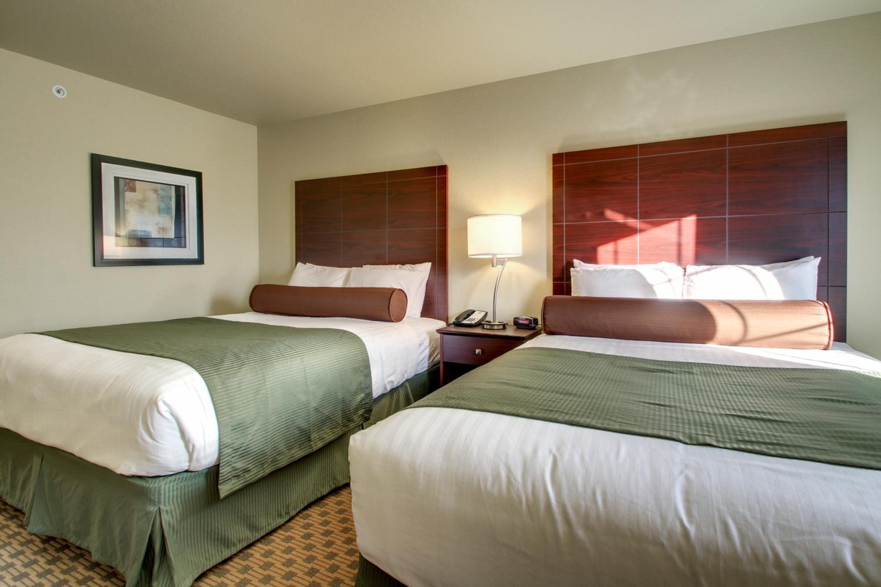 Queen Room With Two Queen Beds photo 2