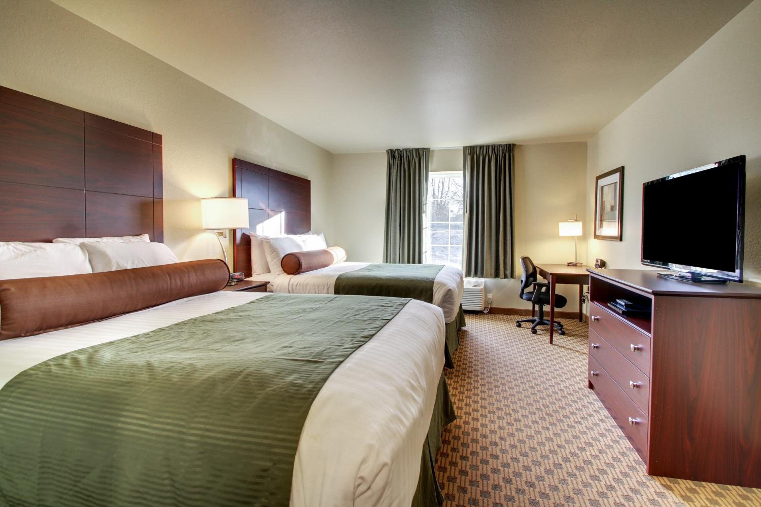 Queen Room With Two Queen Beds photo 3