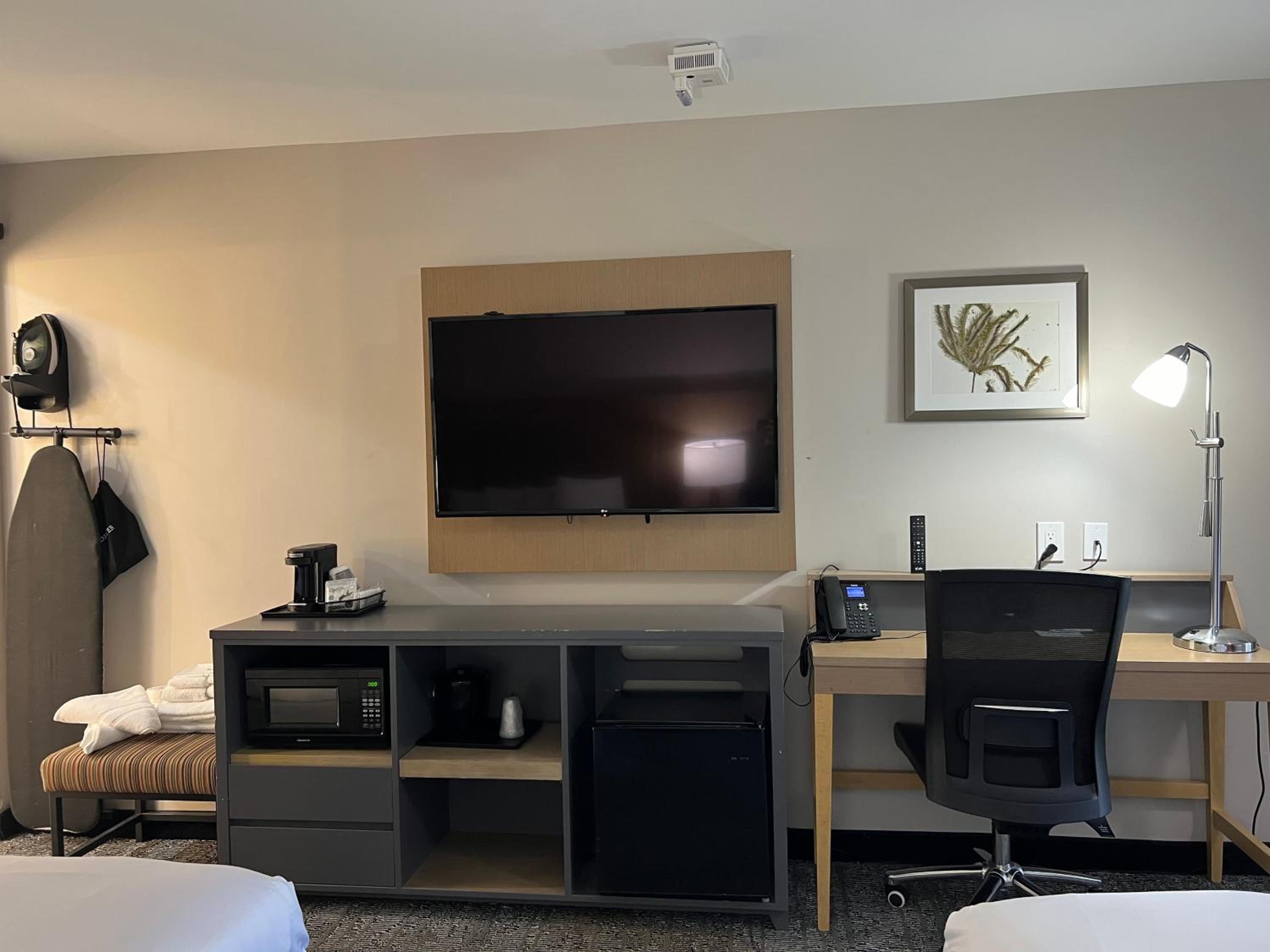 Double Room with Two Double Beds - Accessible/Non Smoking - Photo 3