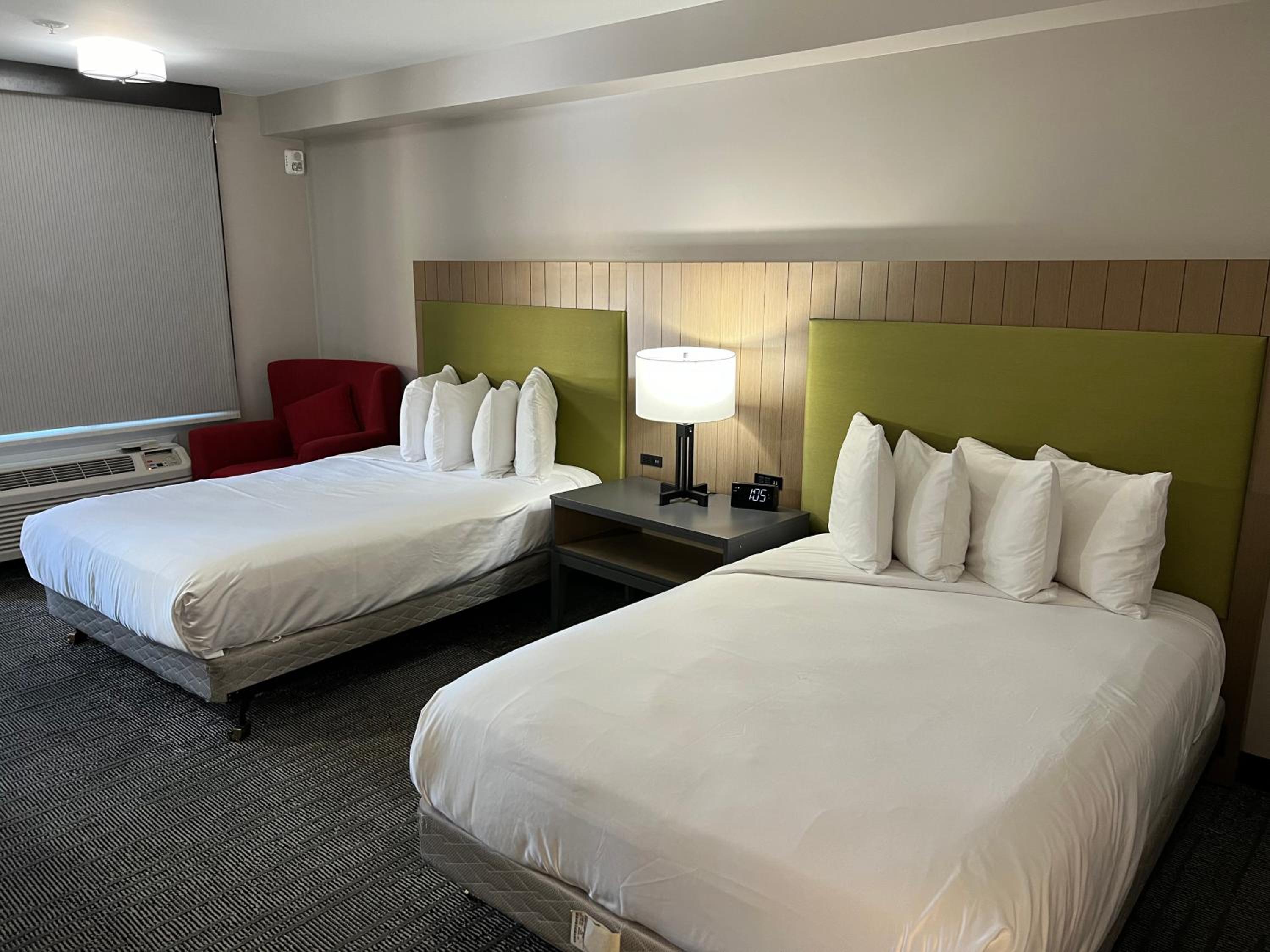 Double Room with Two Double Beds - Accessible/Non Smoking - Photo 5