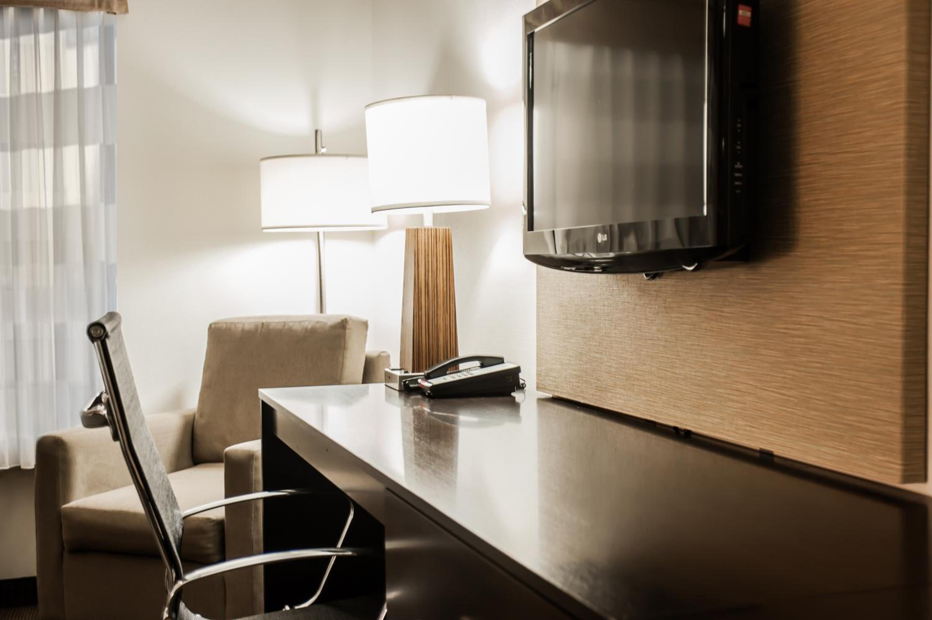 King Room - Non-Smoking - Photo 2