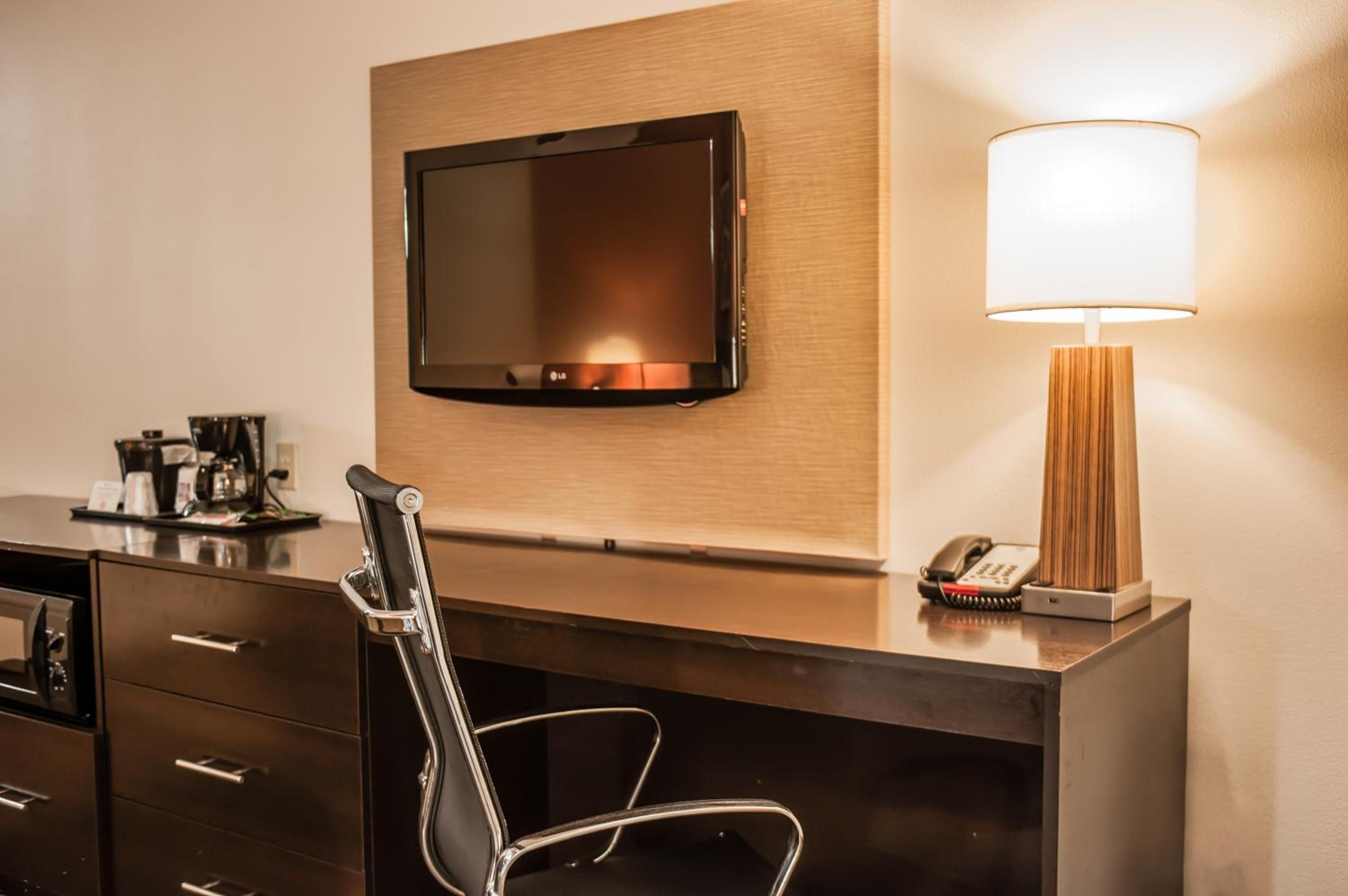 King Room - Non-Smoking - Photo 4
