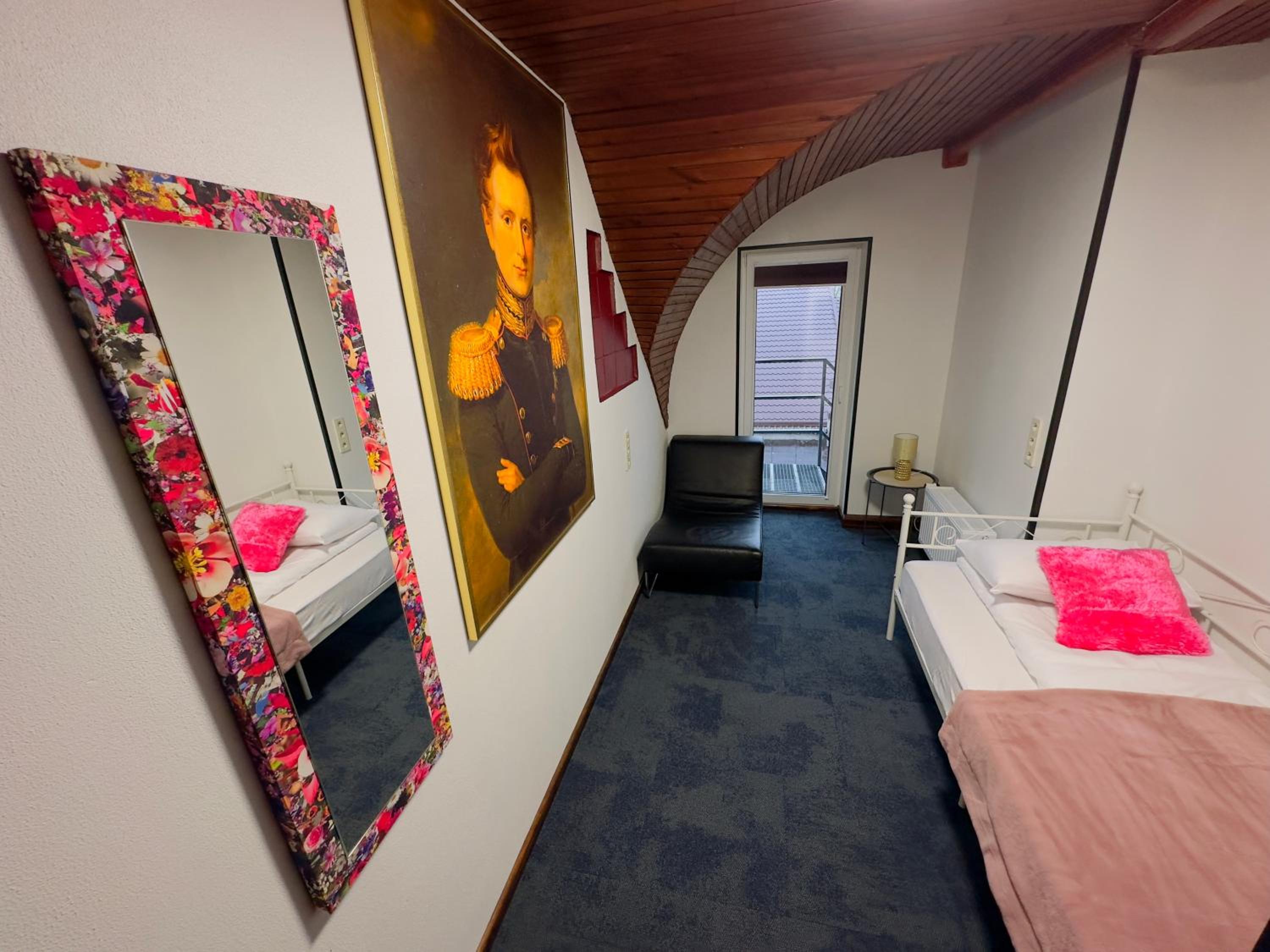 Single Room - Frankenstein photo 1