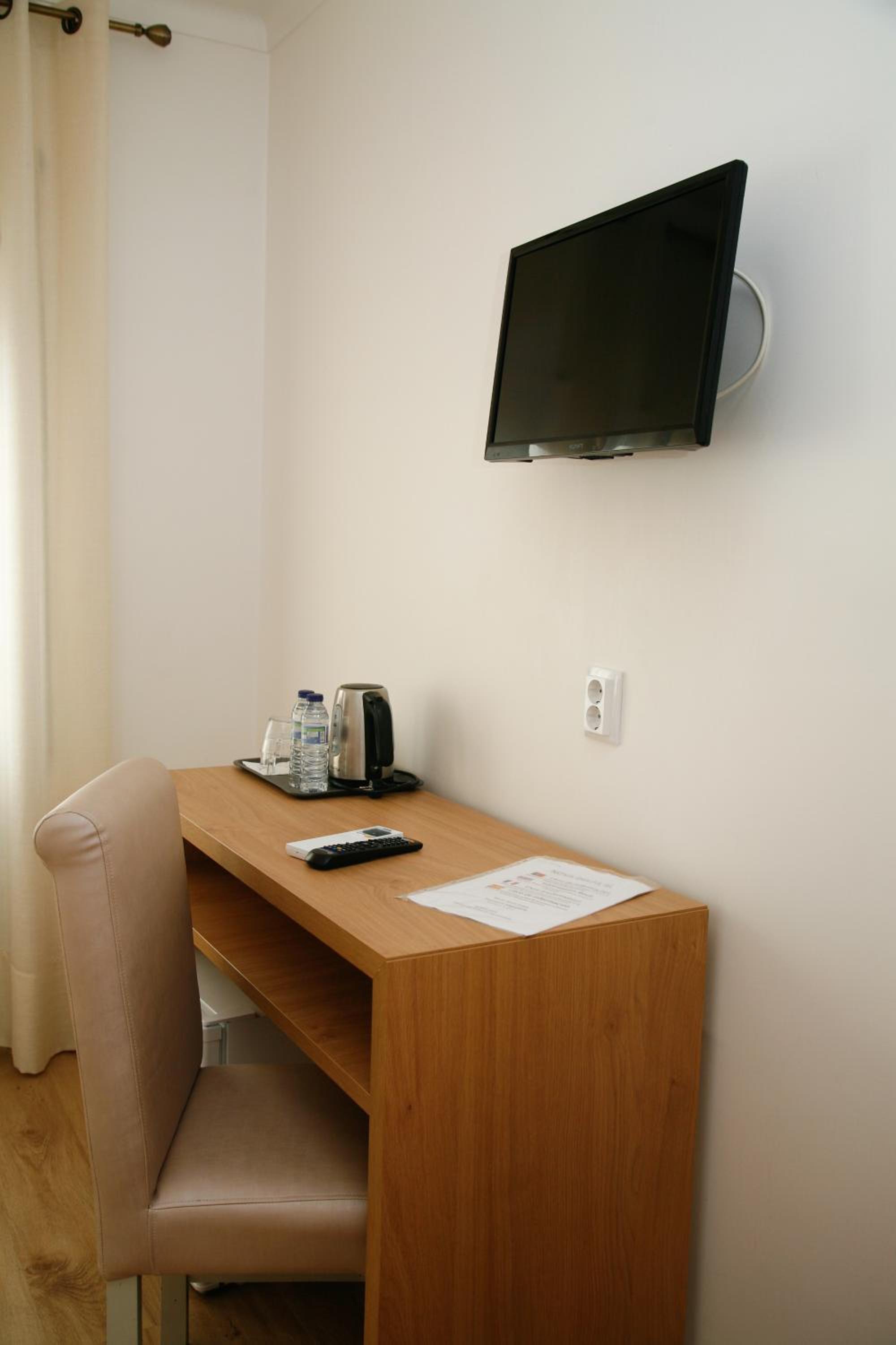 Double Room with Balcony - Photo 7