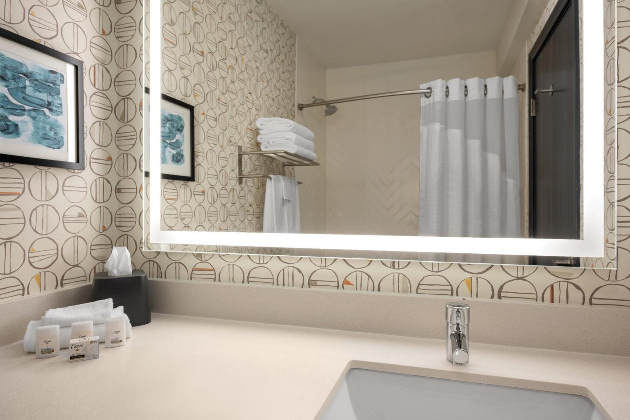 Standard King Room - Photo 9