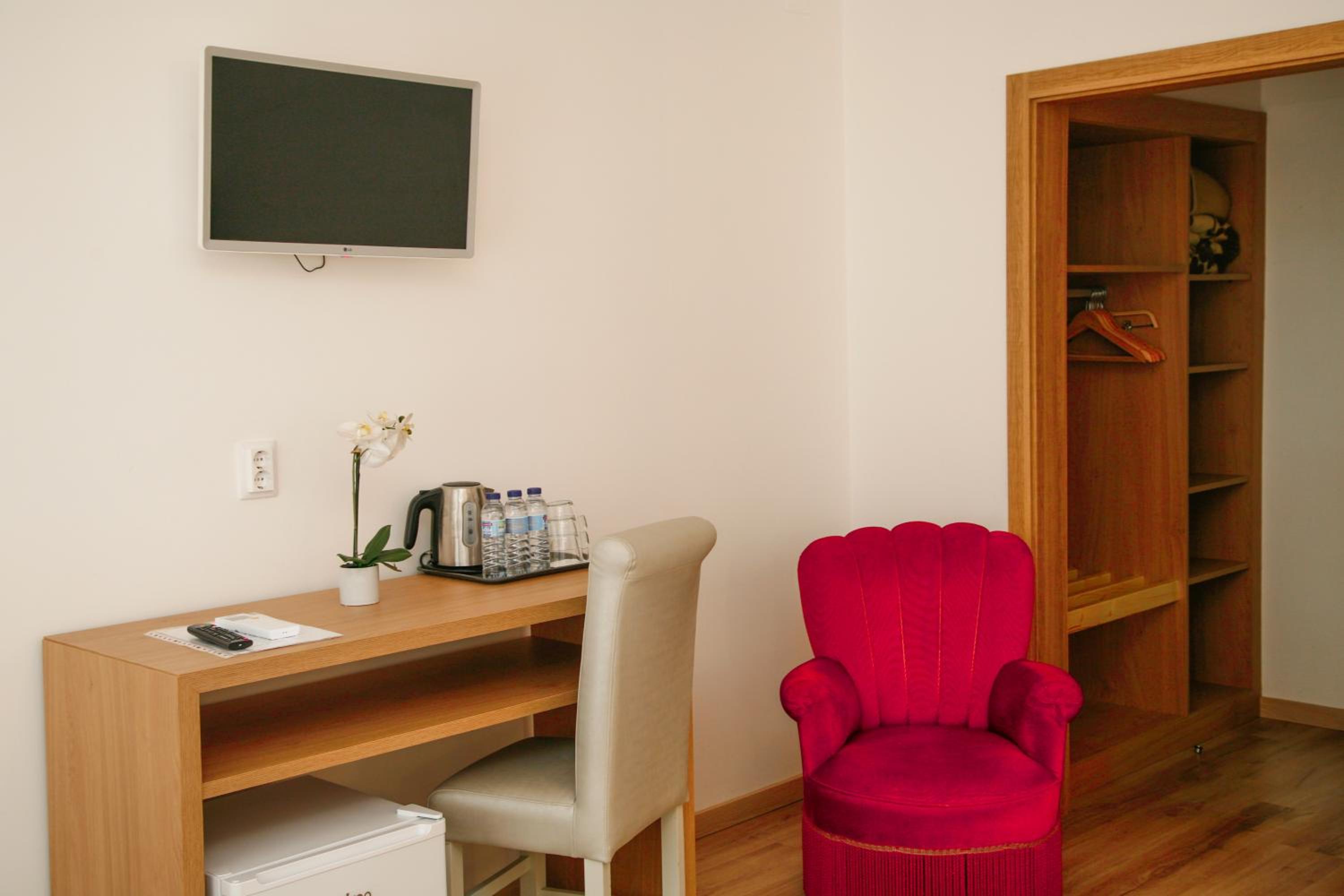 Double Room with Balcony - Photo 1