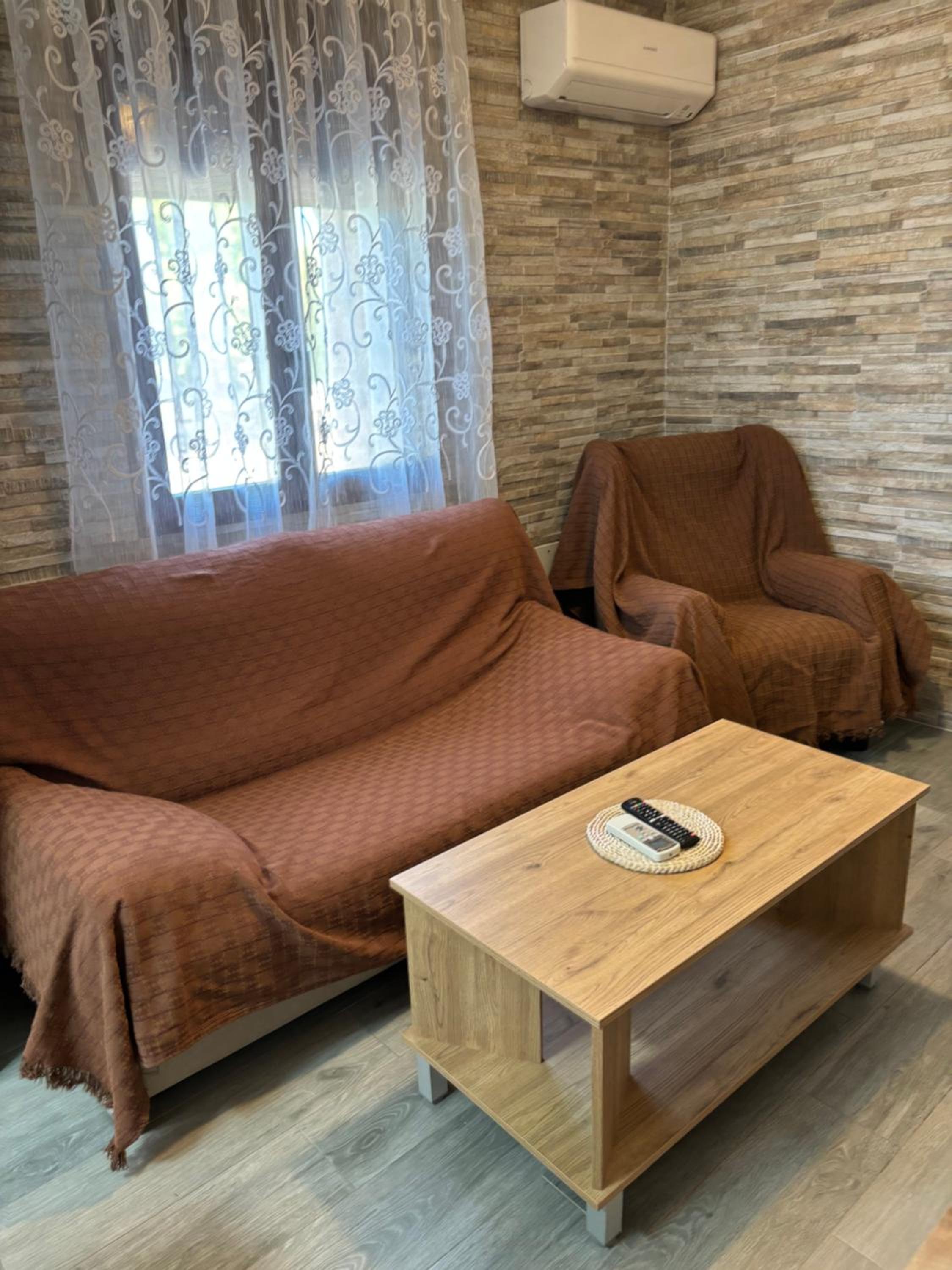 Deluxe Two-Bedroom Apartment with Garden View photo 2