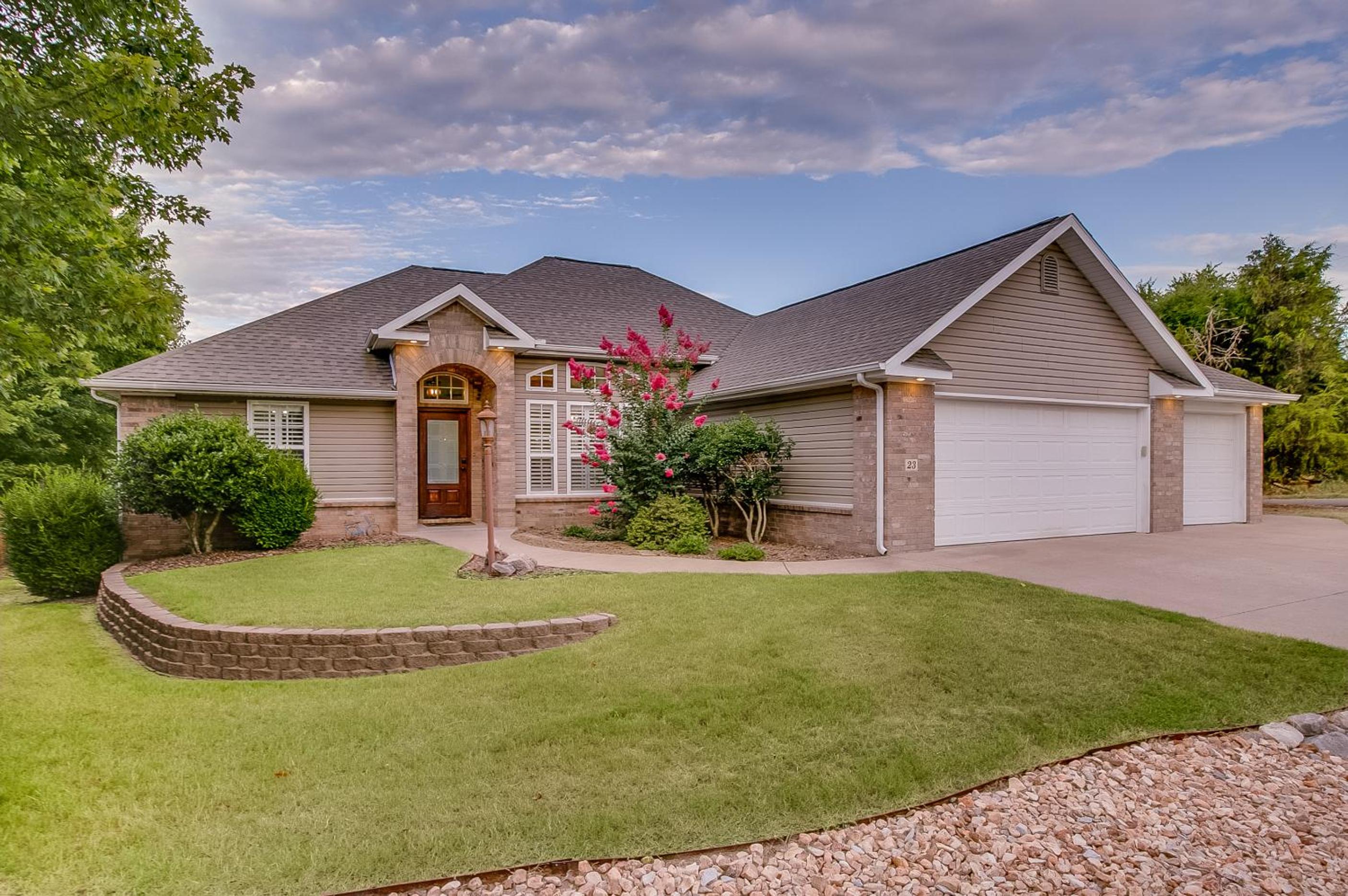 Three-Bedroom House photo 2