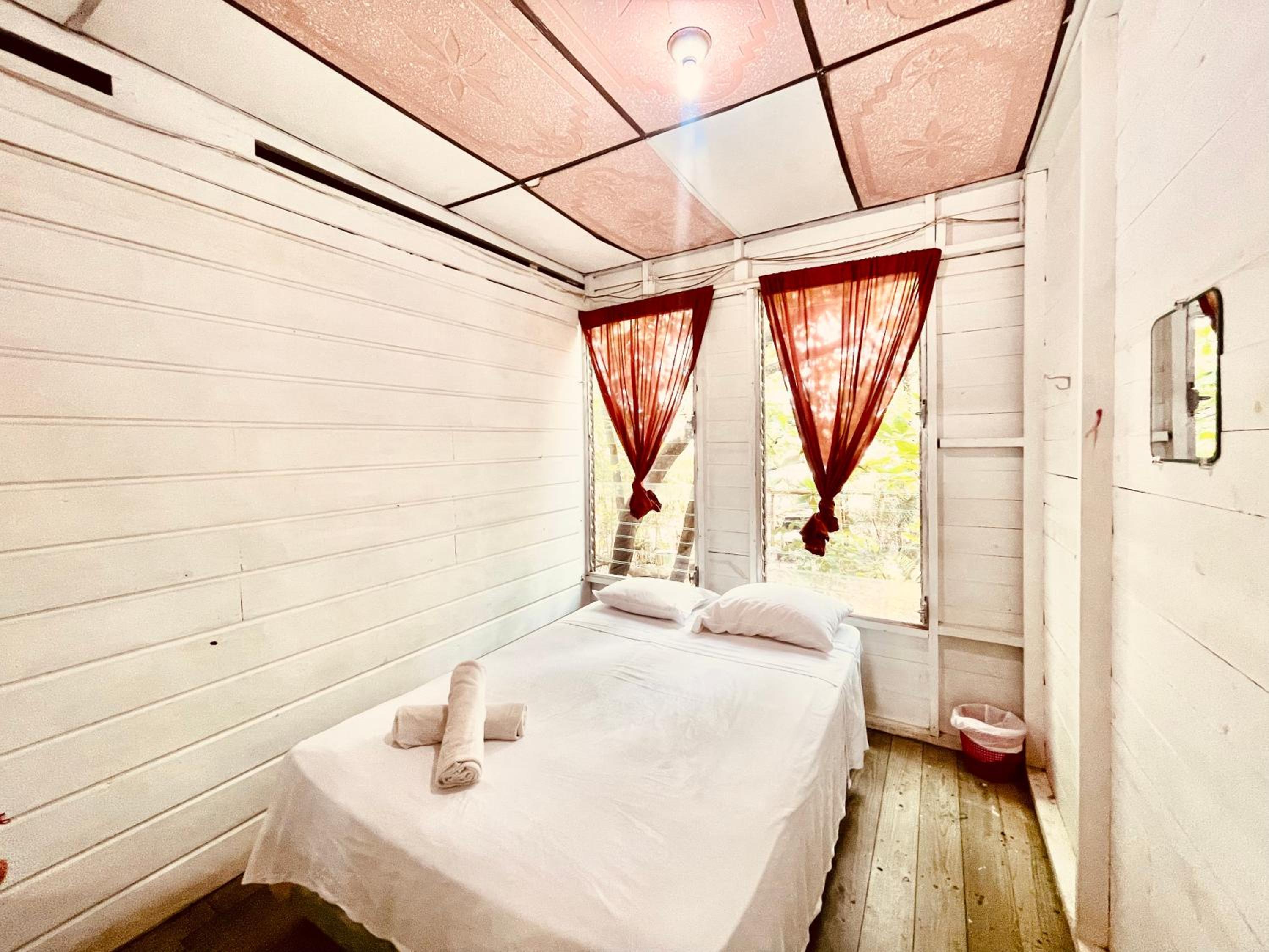 Standard Double Room With Shared Bathroom