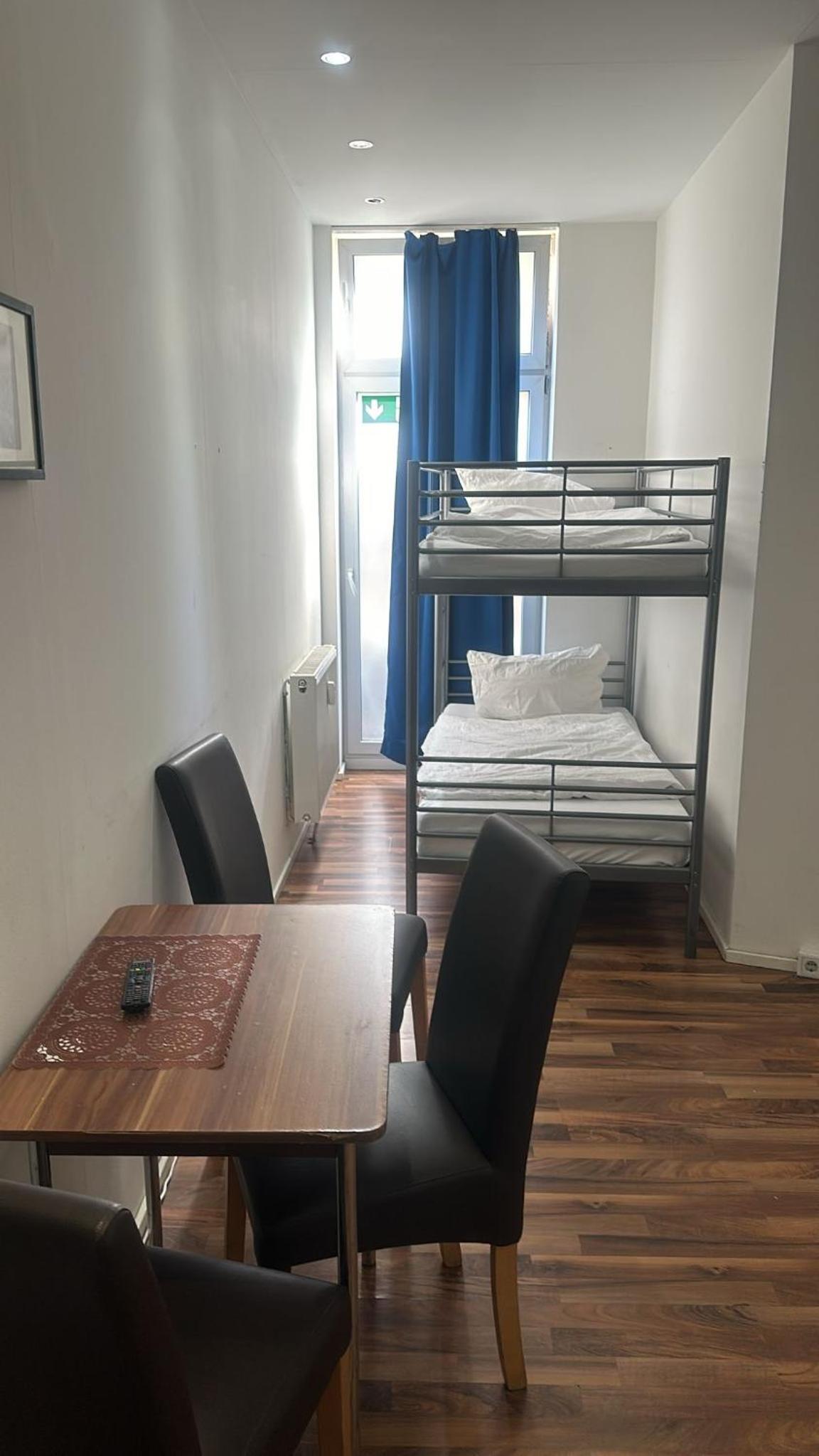 Basic Triple Room with Shared Bathroom photo 1