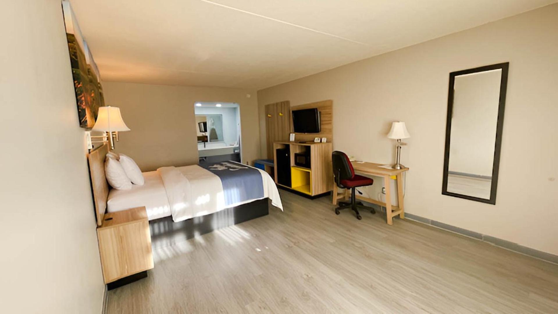 Queen Room - Non-Smoking - Photo 3