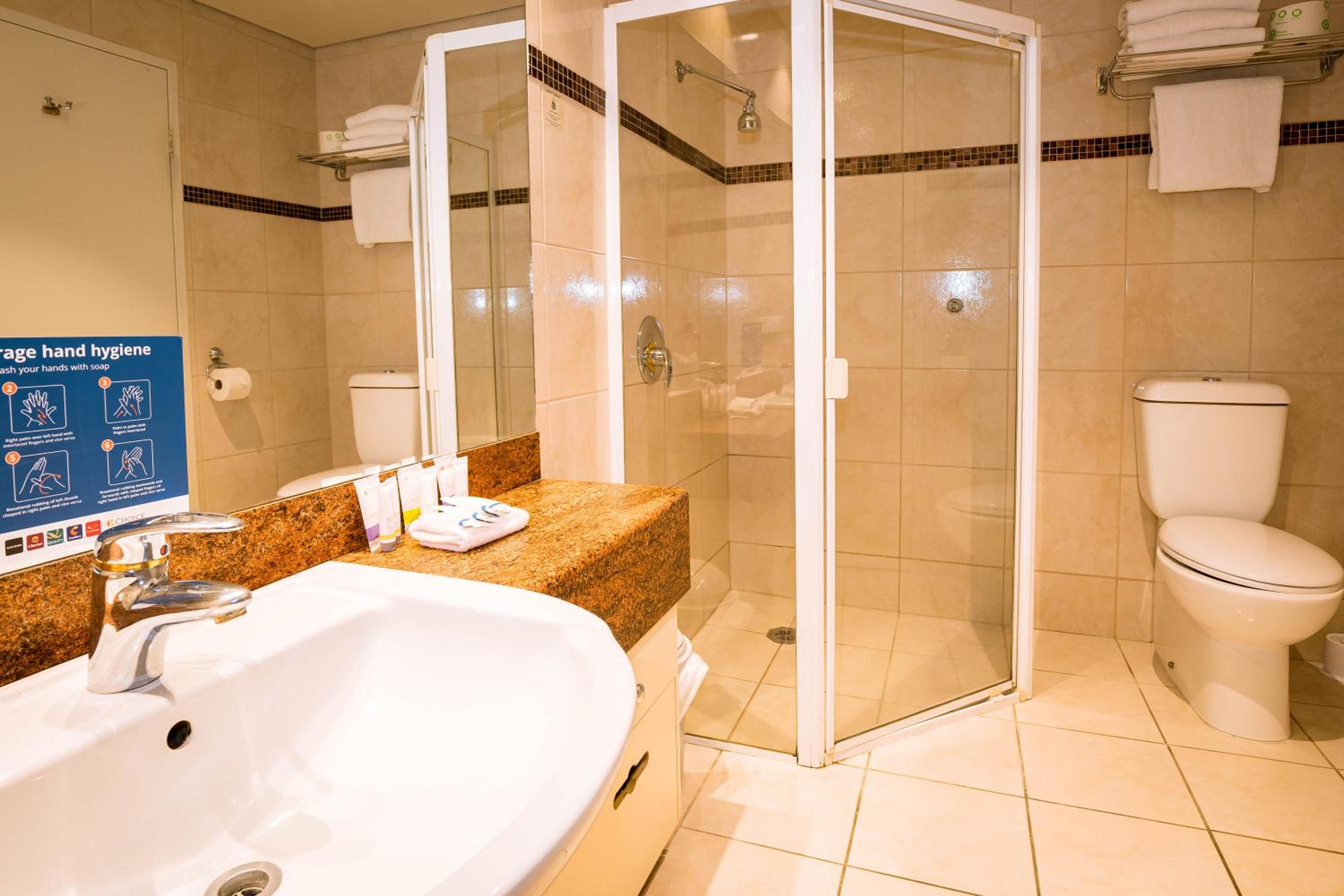 Luxury Two-Bedroom Apartment - Photo 8