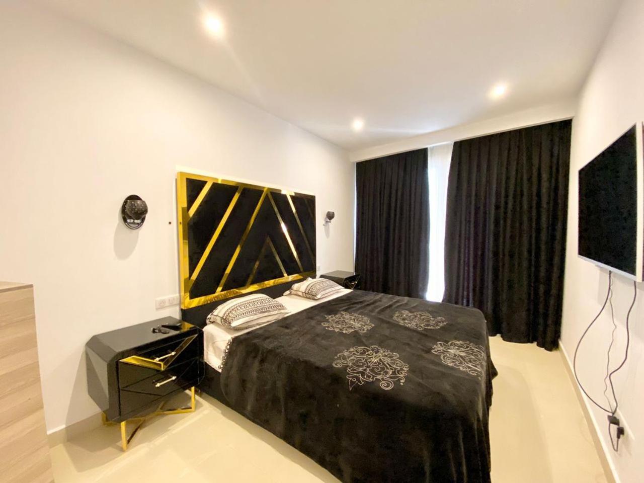 One-Bedroom Apartment photo 3