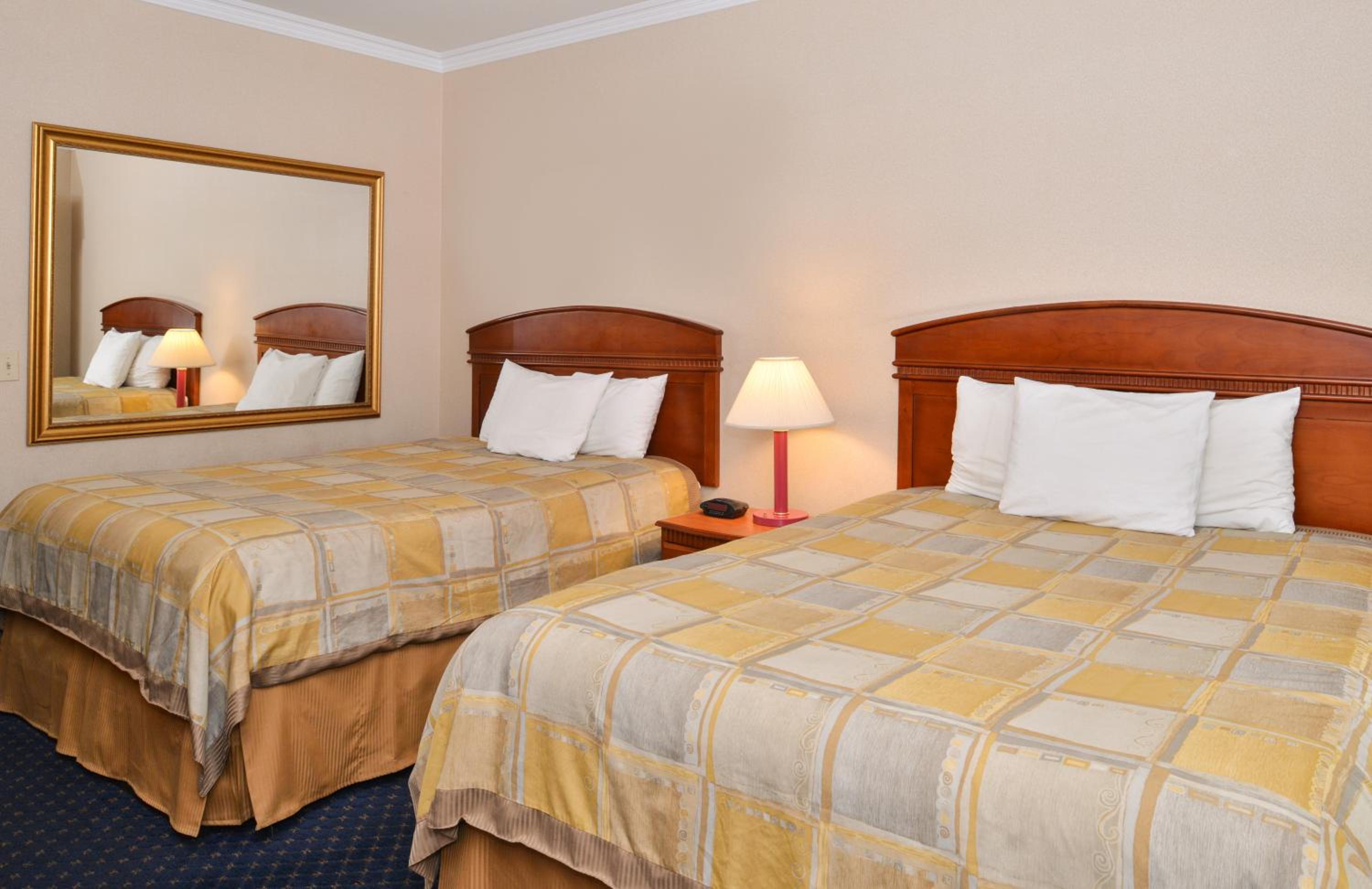 Queen Room with Two Queen Beds - Non-Smoking photo 1