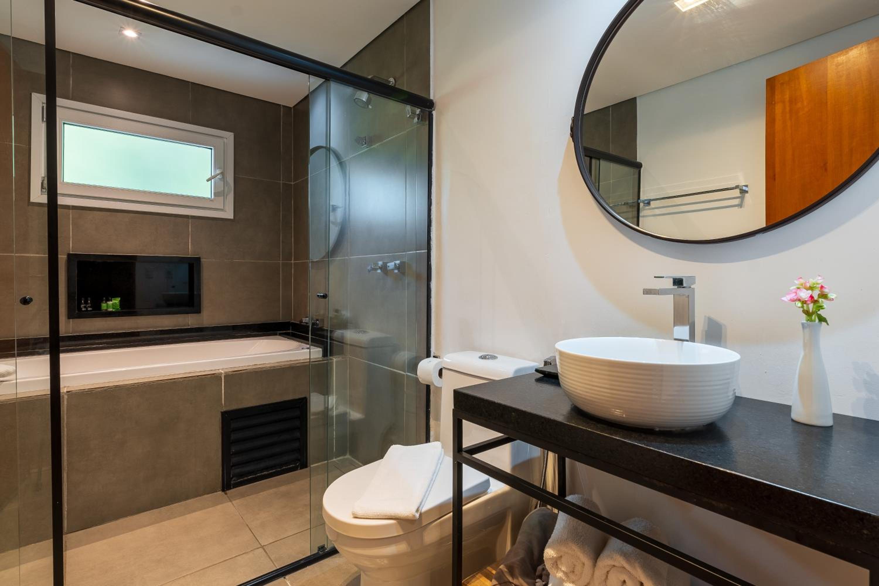 King Suite with Pool View thumbnail 5