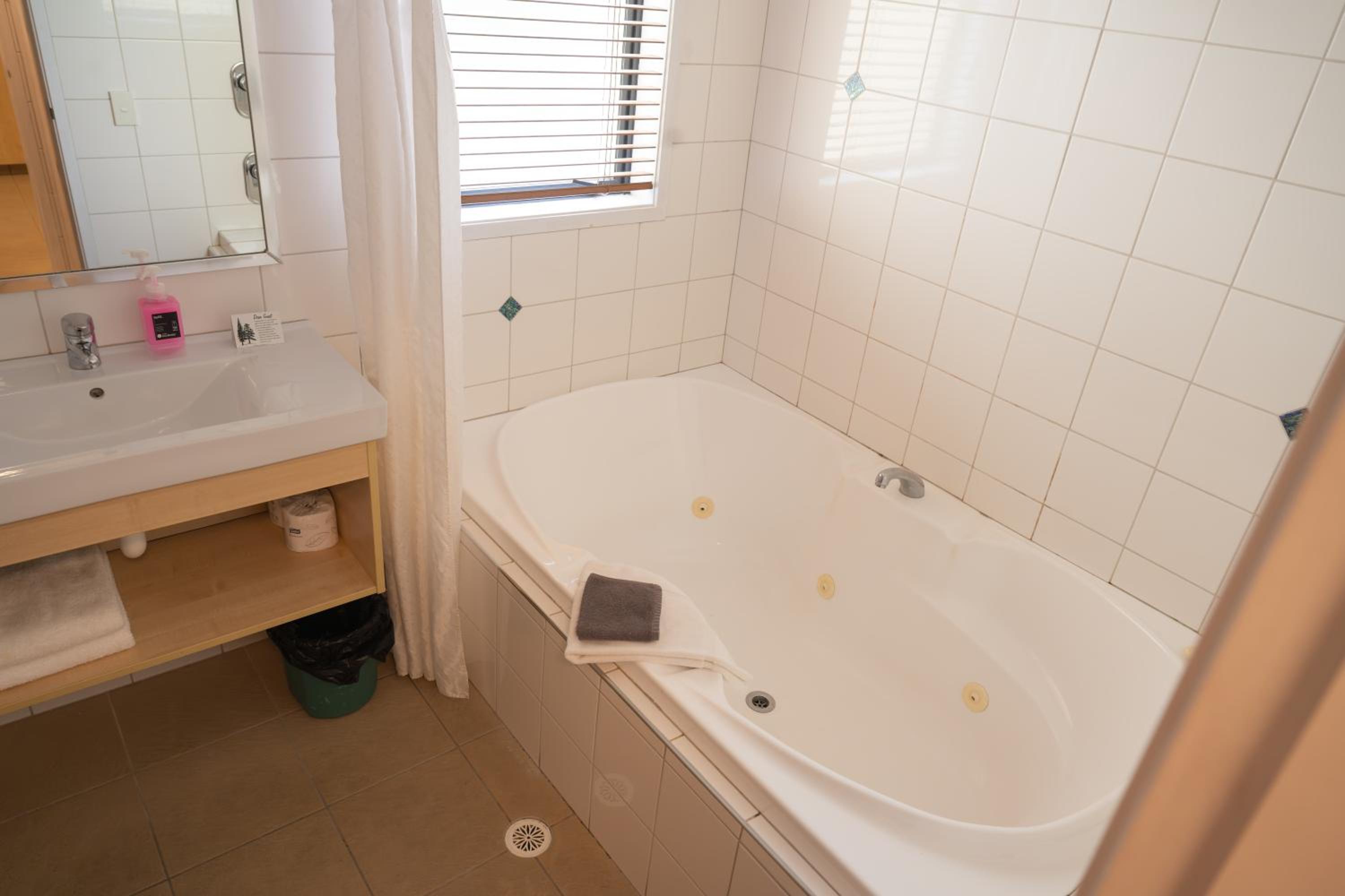Two-Bedroom Apartment with Spa Bath