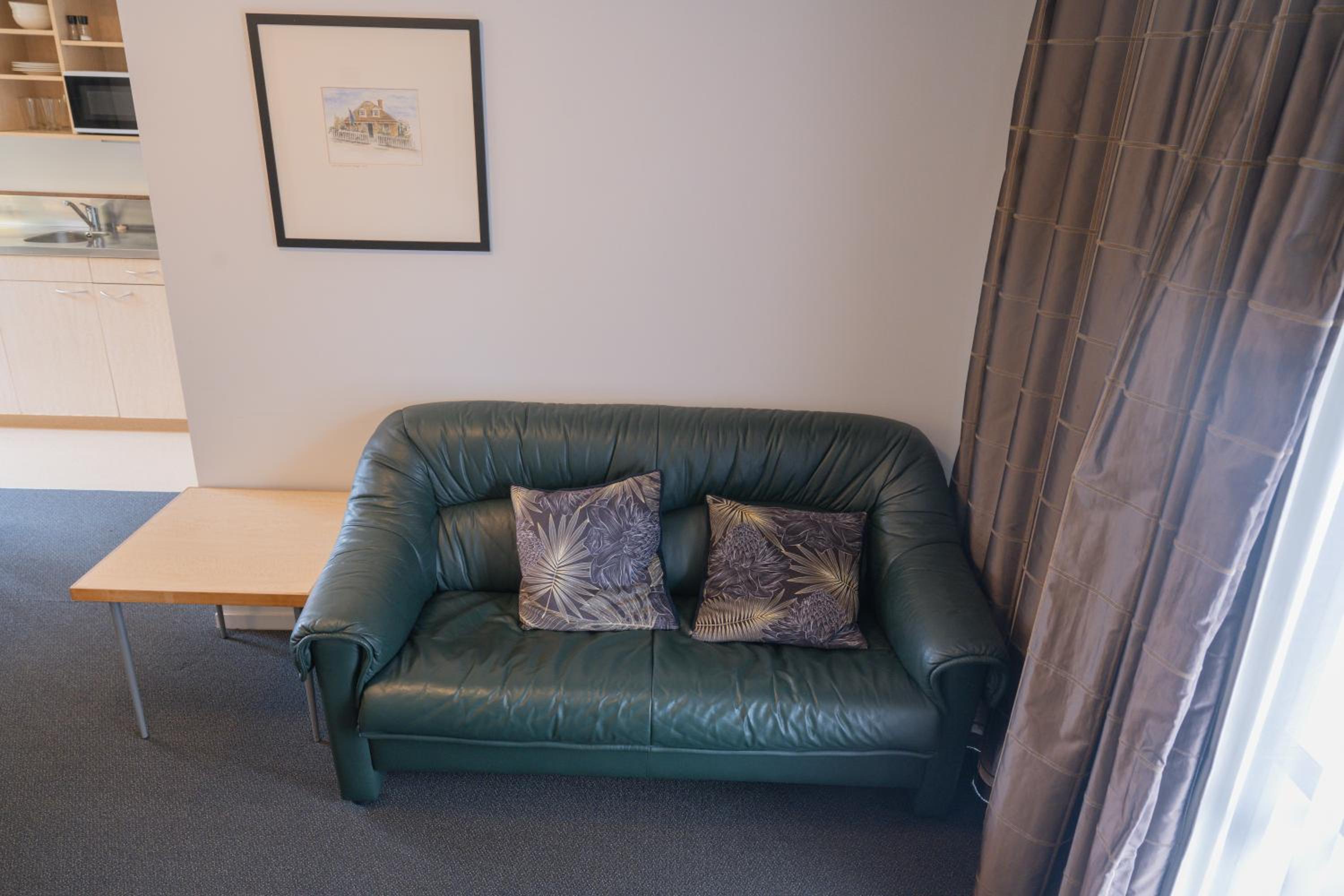 Two-Bedroom Apartment with Spa Bath