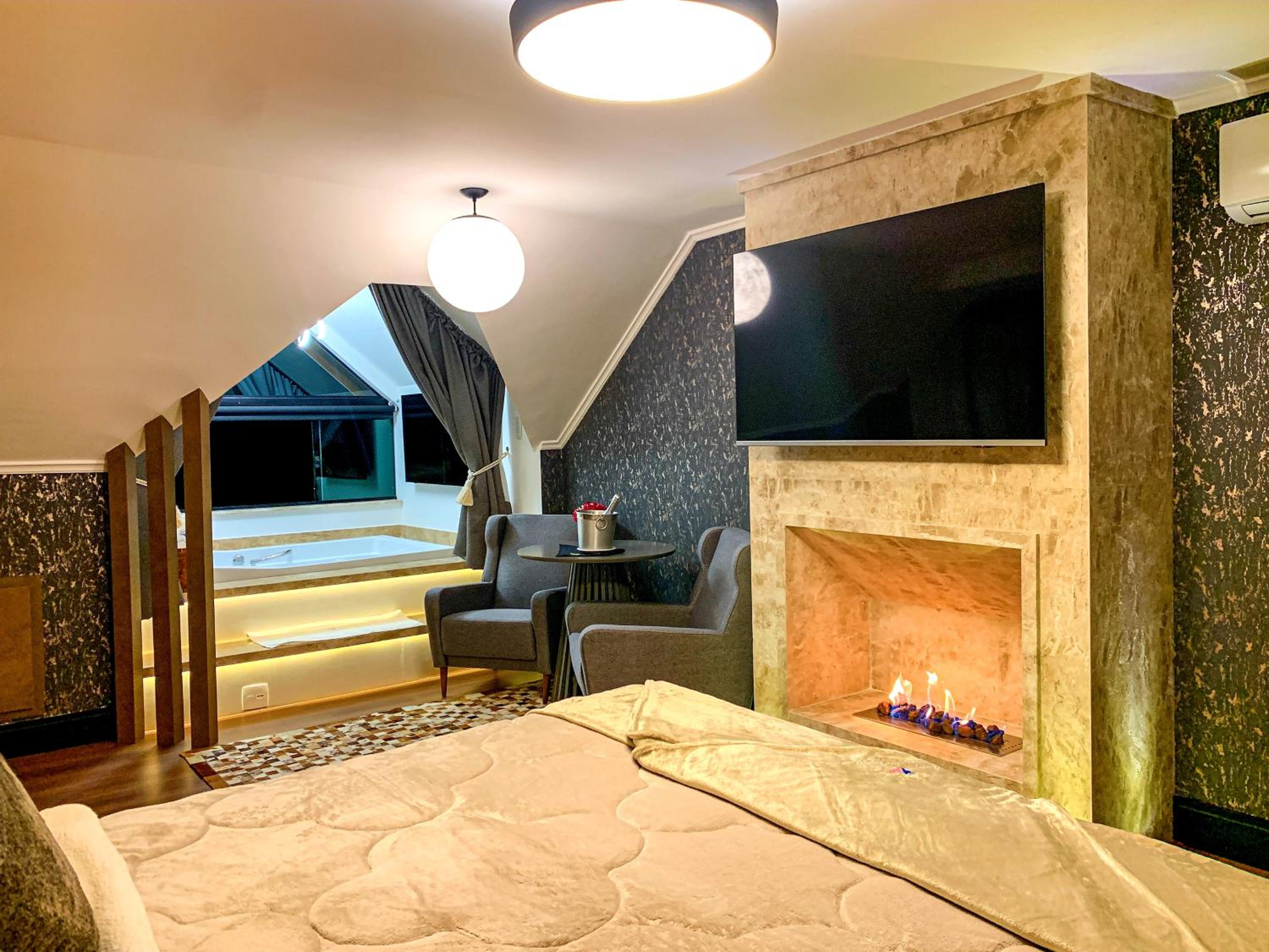 Superior King Suite photo 1