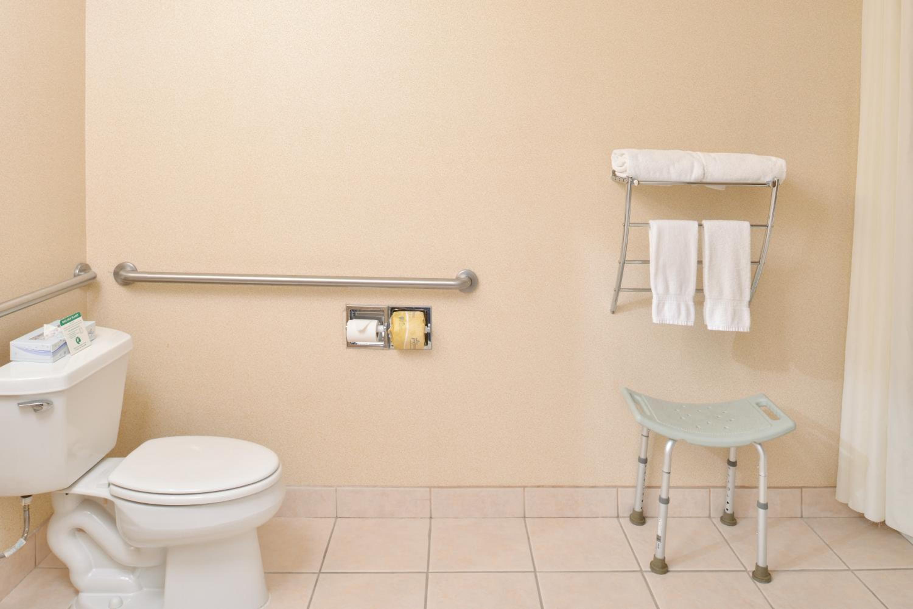 Queen Room - Disability Access photo 3