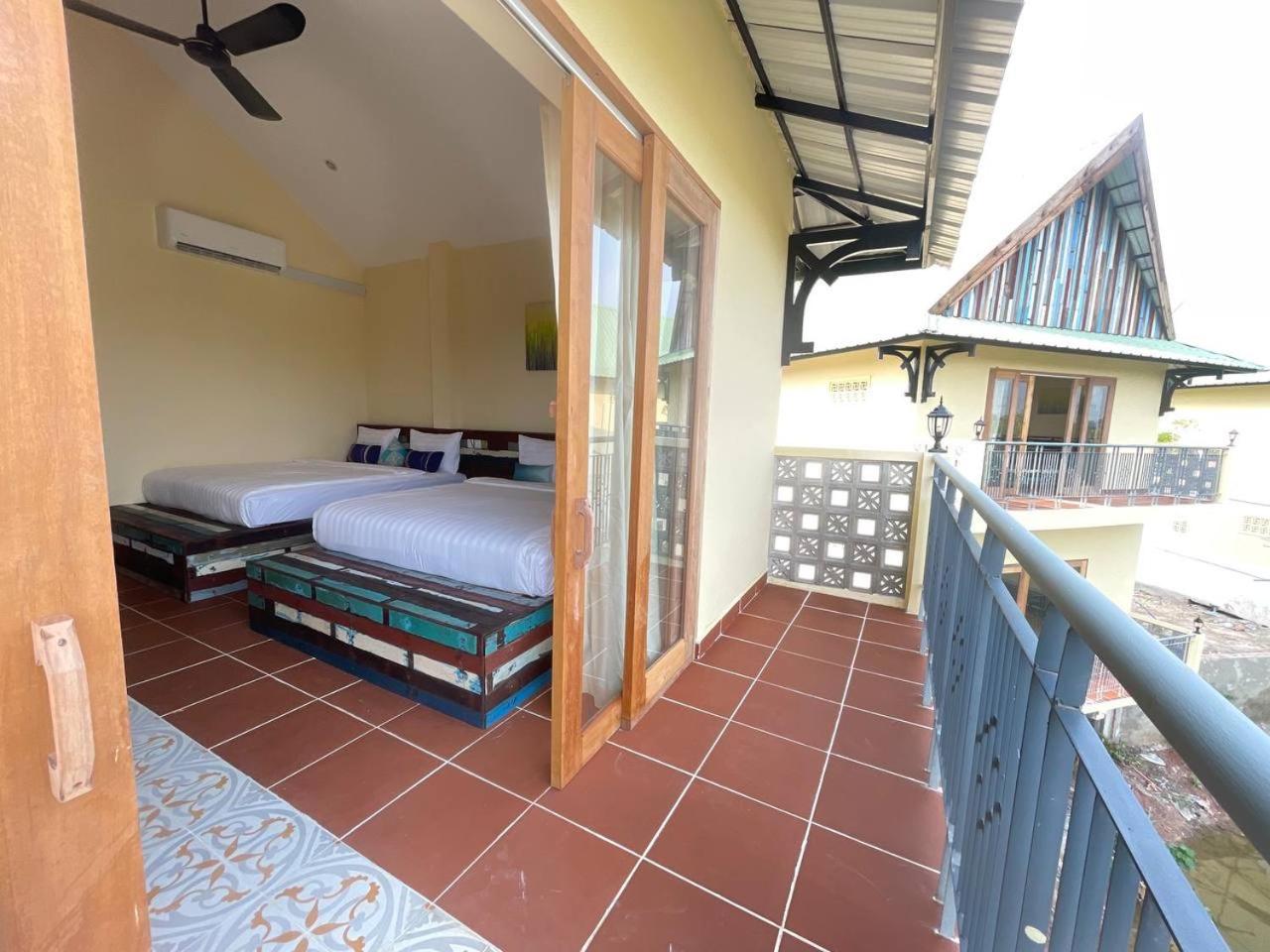 Family Room With Balcony - Photo 6