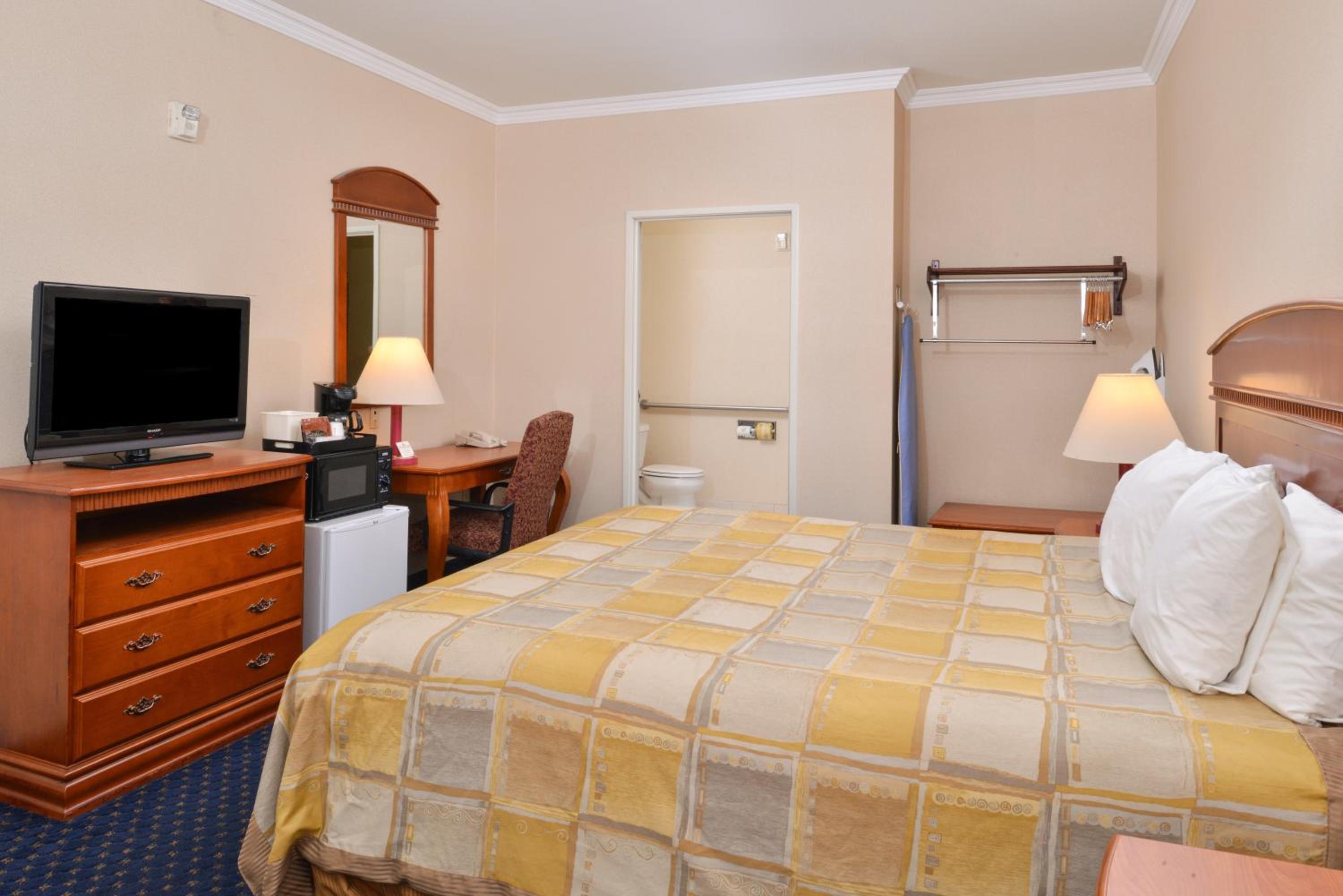 Queen Room - Disability Access photo 1