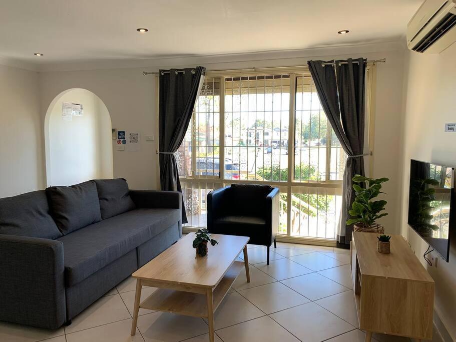 Six-Bedroom House photo 1