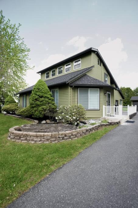 Three-Bedroom House photo 2