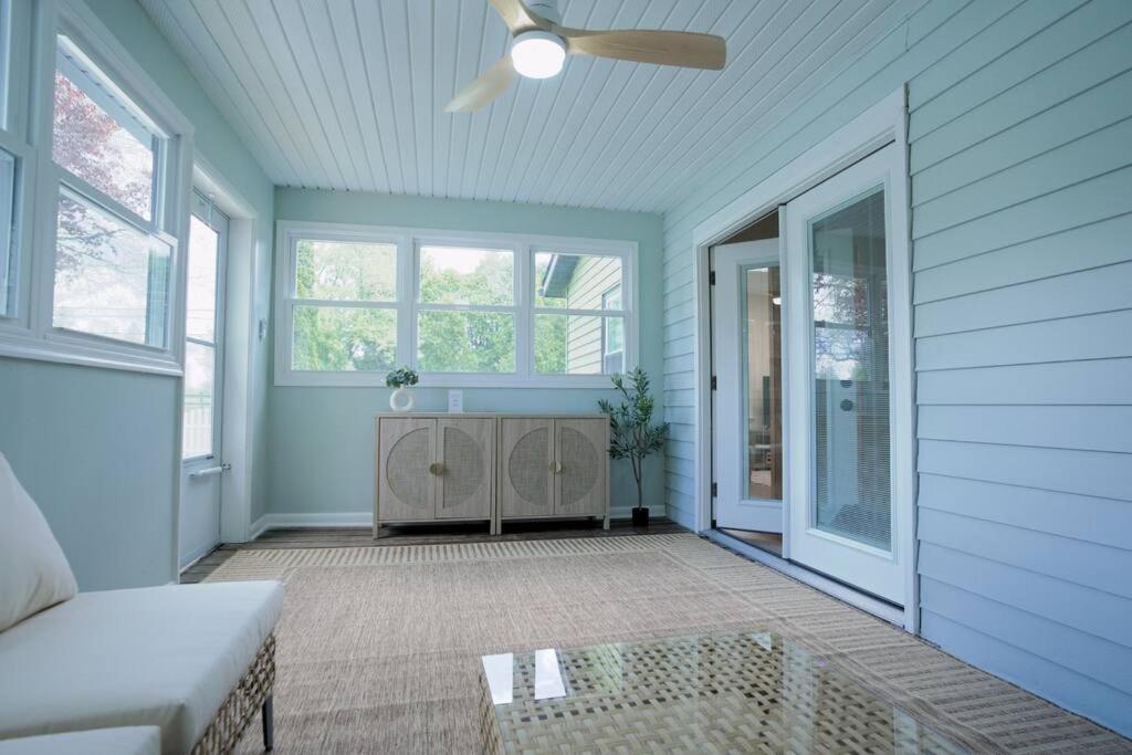 Three-Bedroom House photo 3