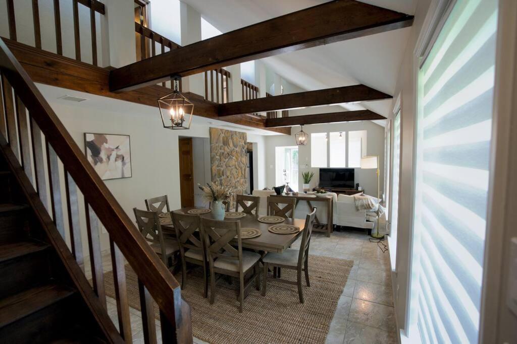 Three-Bedroom House photo 2