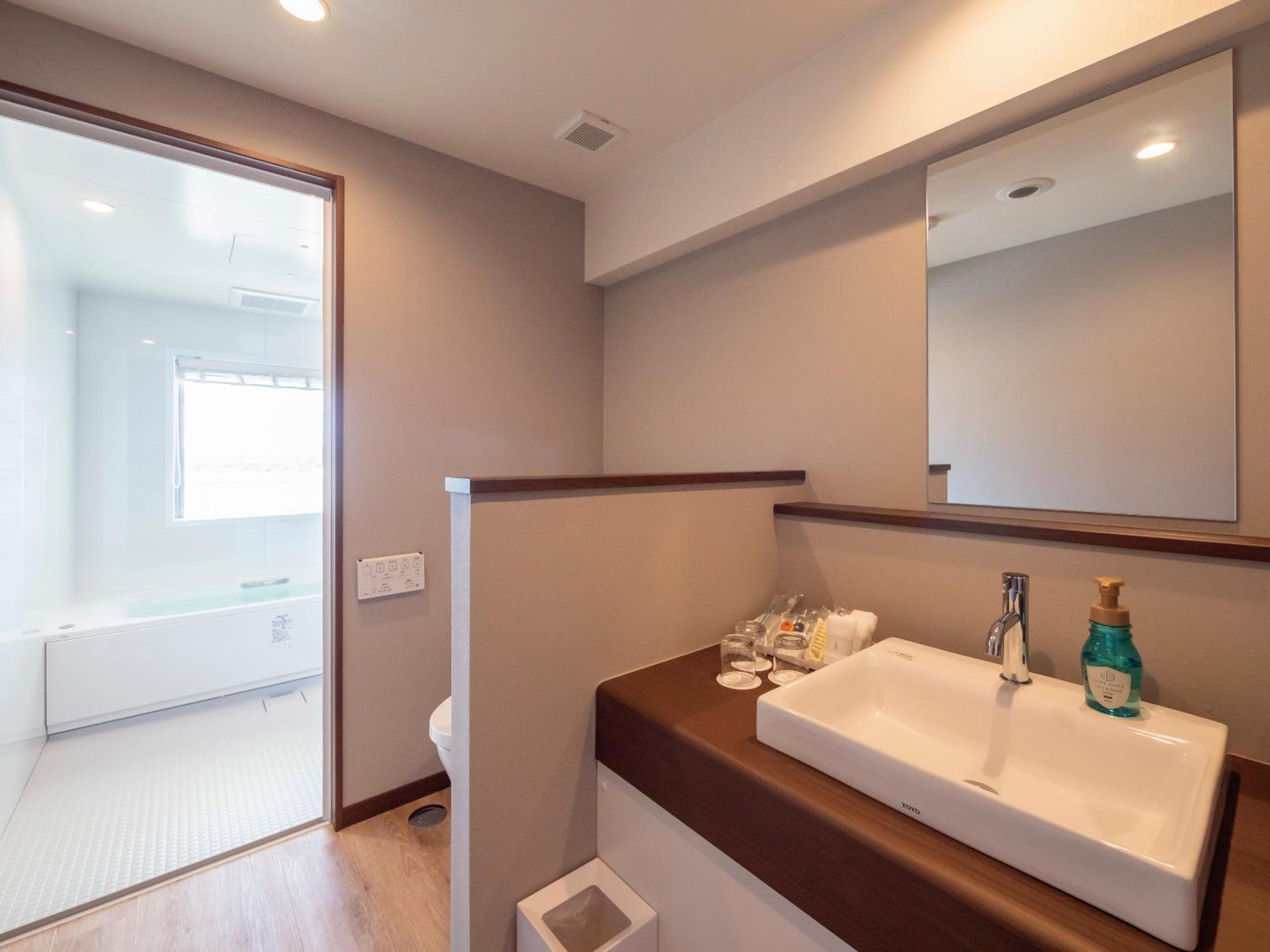 Suite with Balcony - Photo 3
