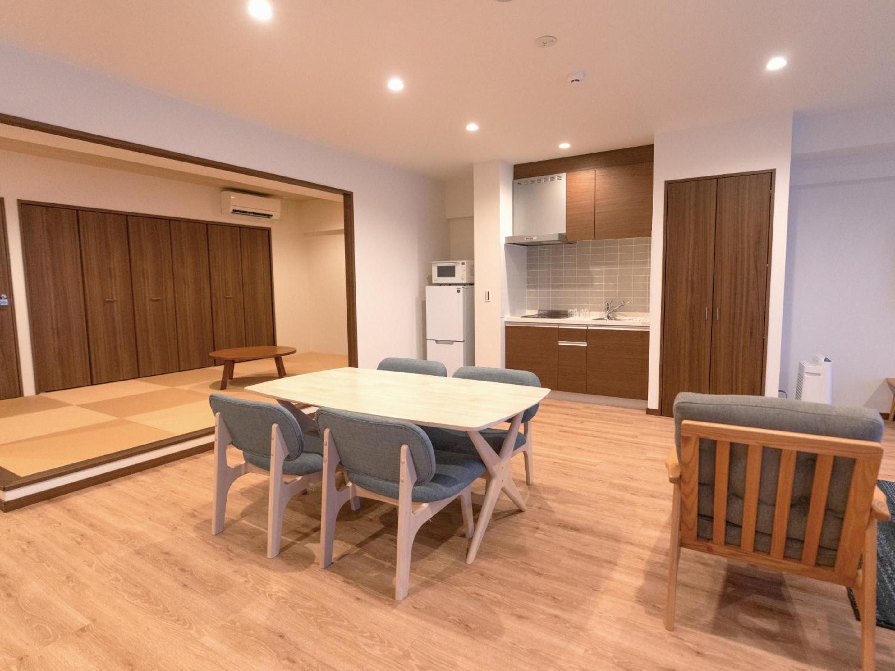 Suite with Balcony - Photo 9