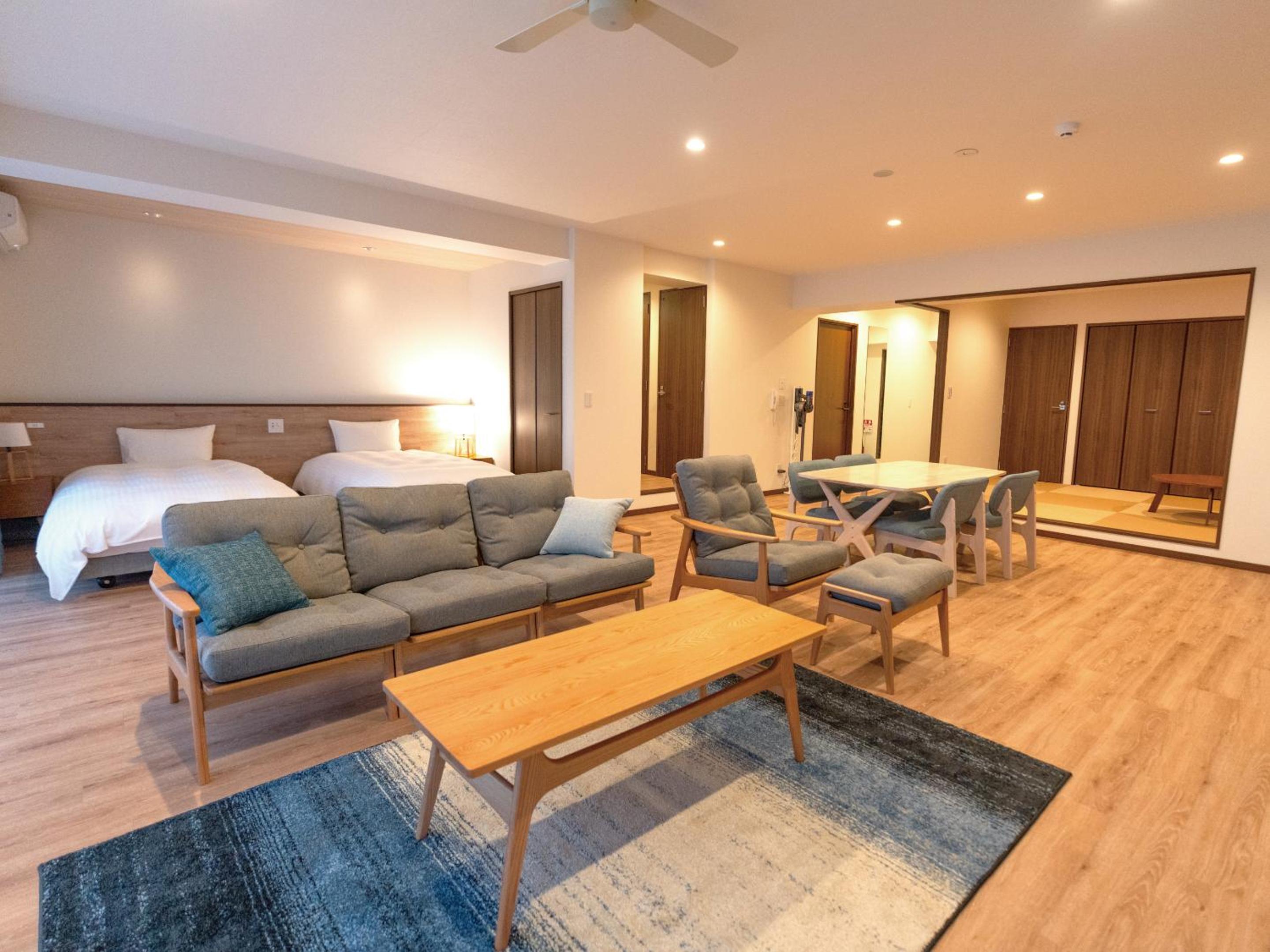 Suite with Balcony - Photo 11