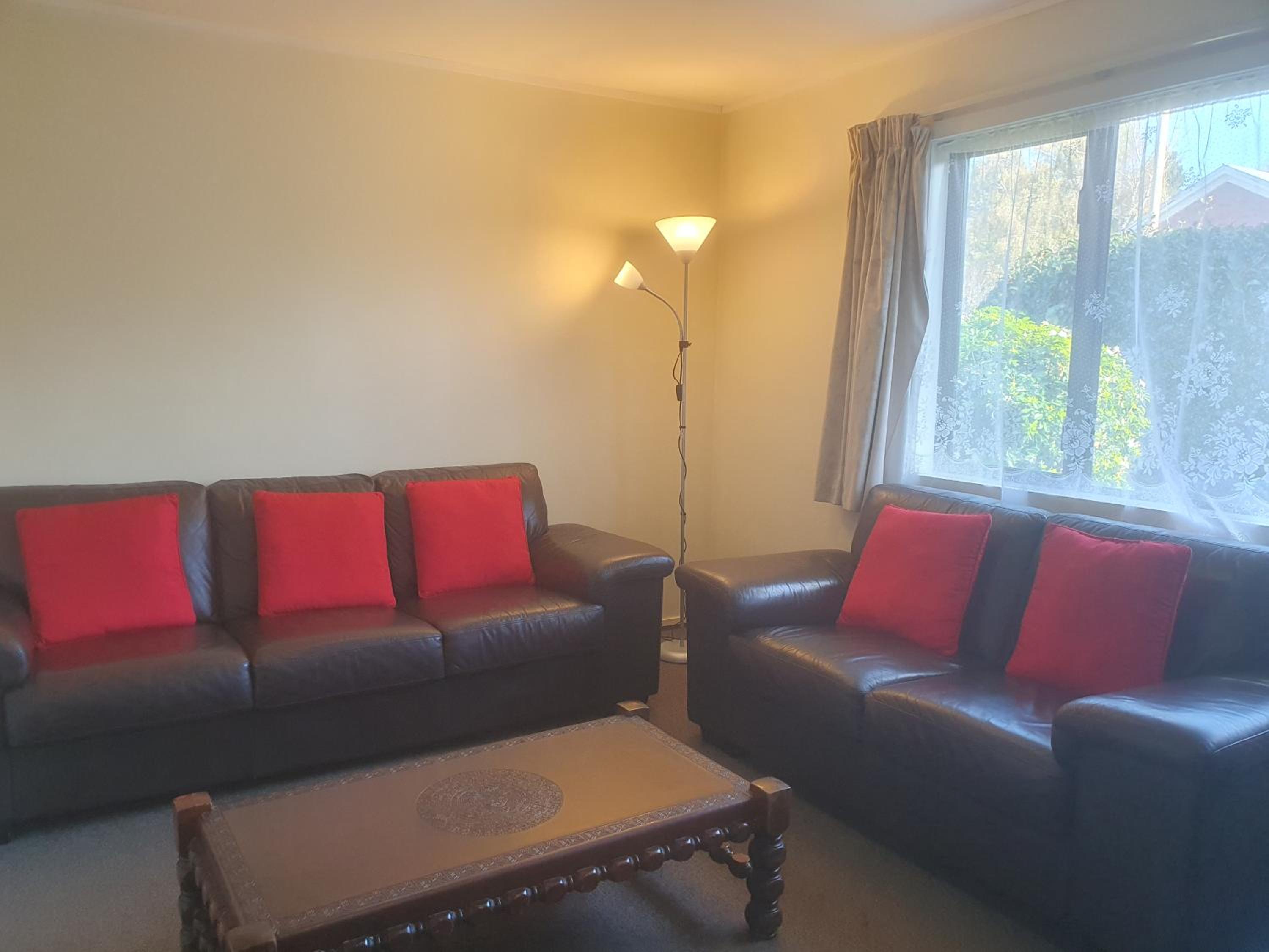 Deluxe Two-Bedroom Apartment photo 3