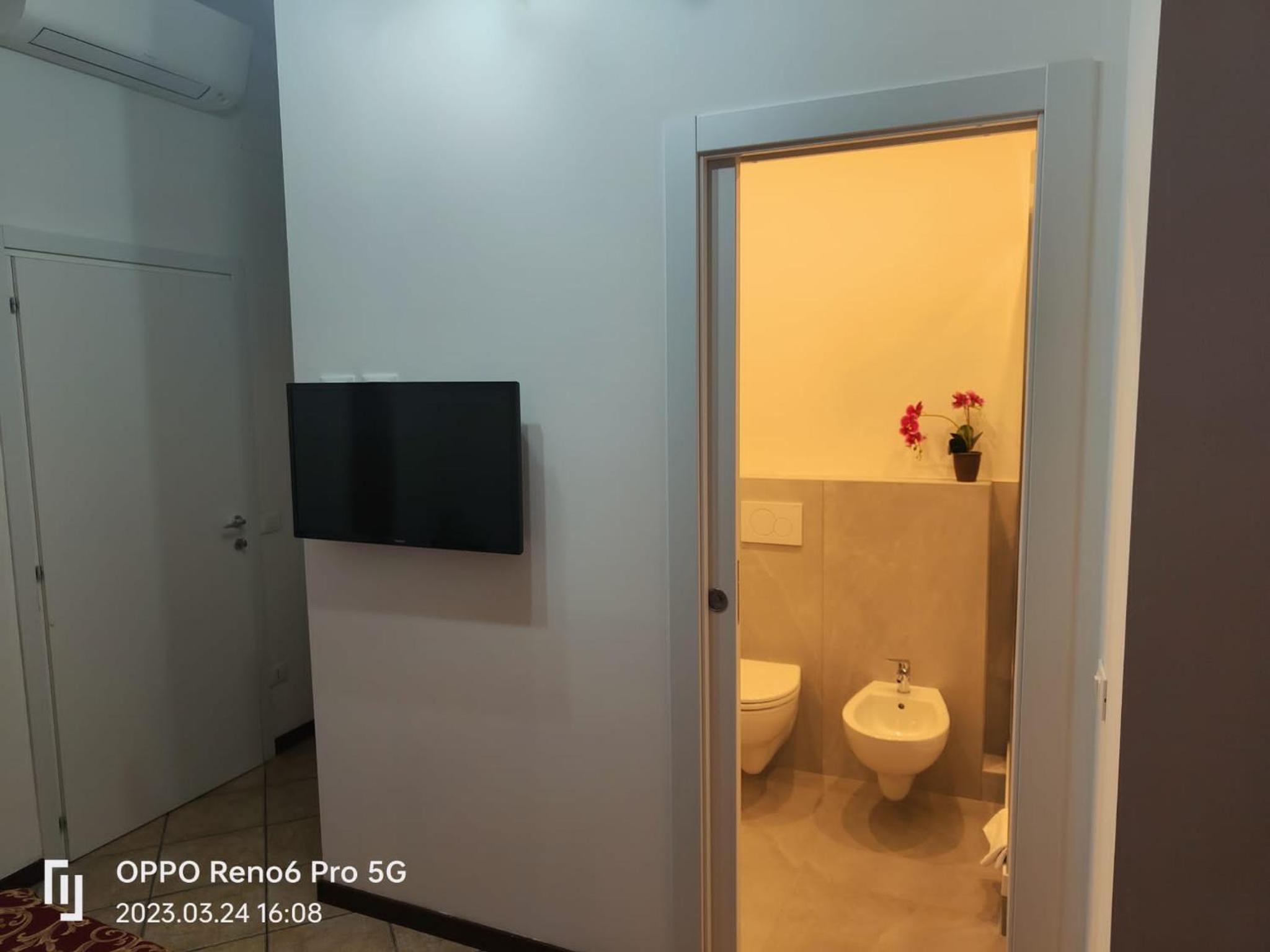 Double Room with Private Bathroom photo 3
