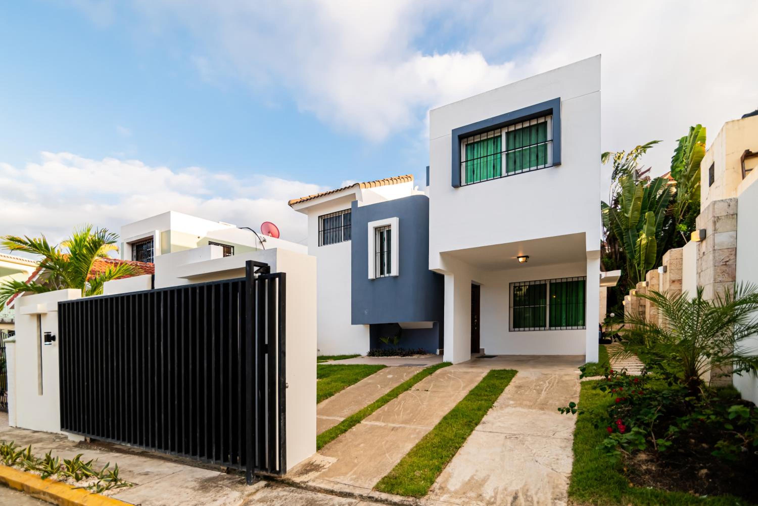 Three-Bedroom Villa photo 3
