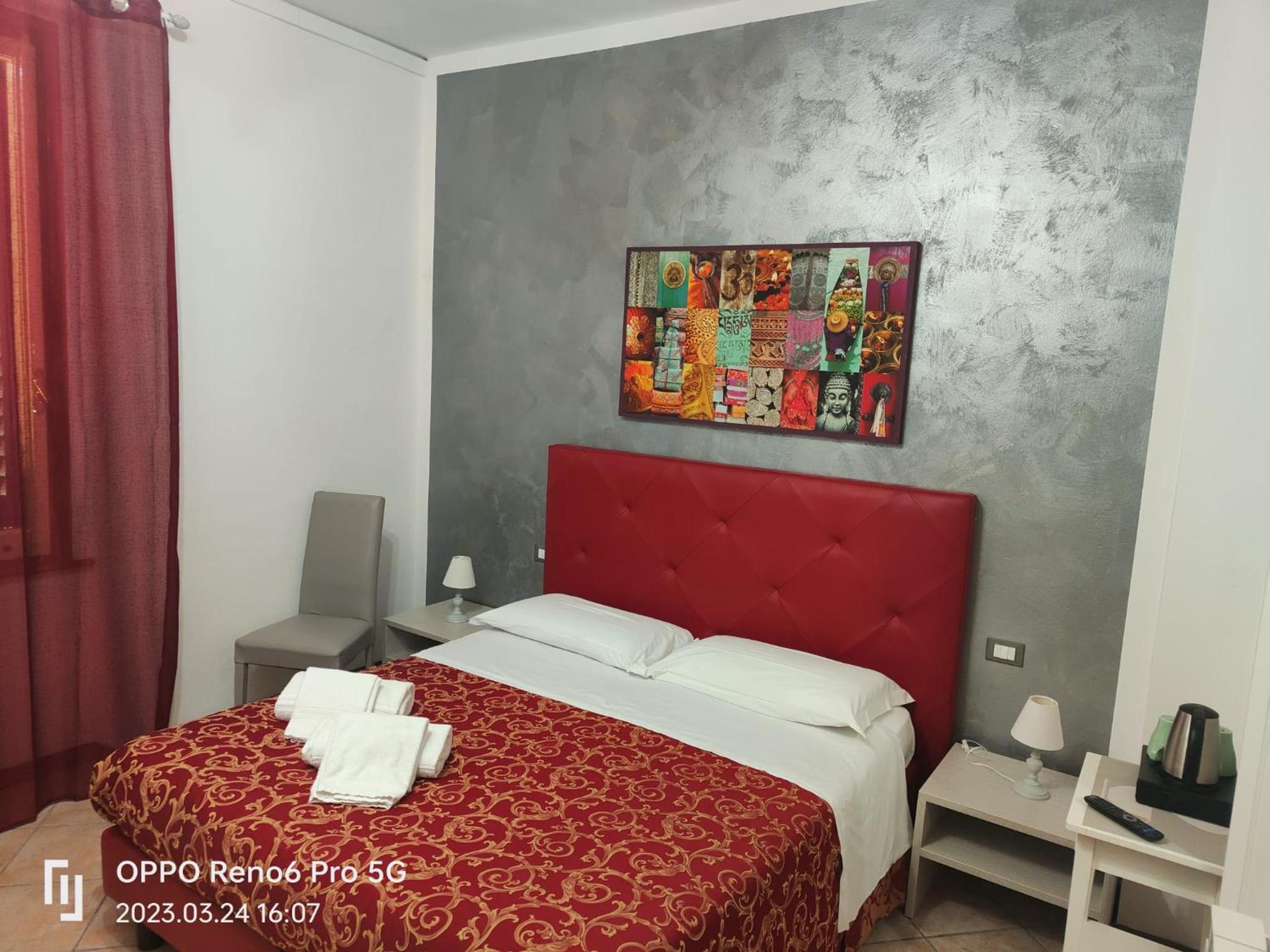 Double Room with Private Bathroom photo 2