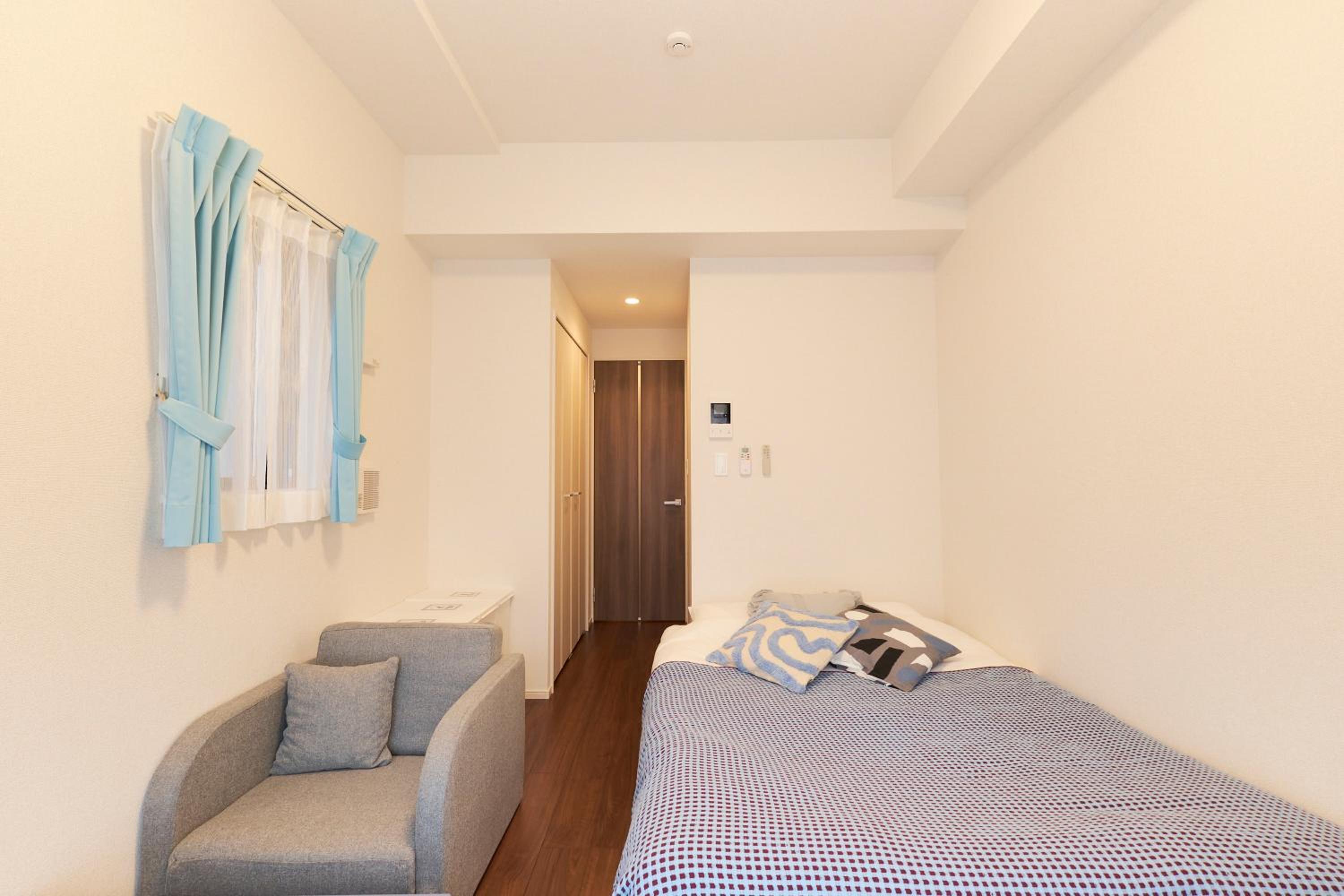 Economy Triple Room photo 2