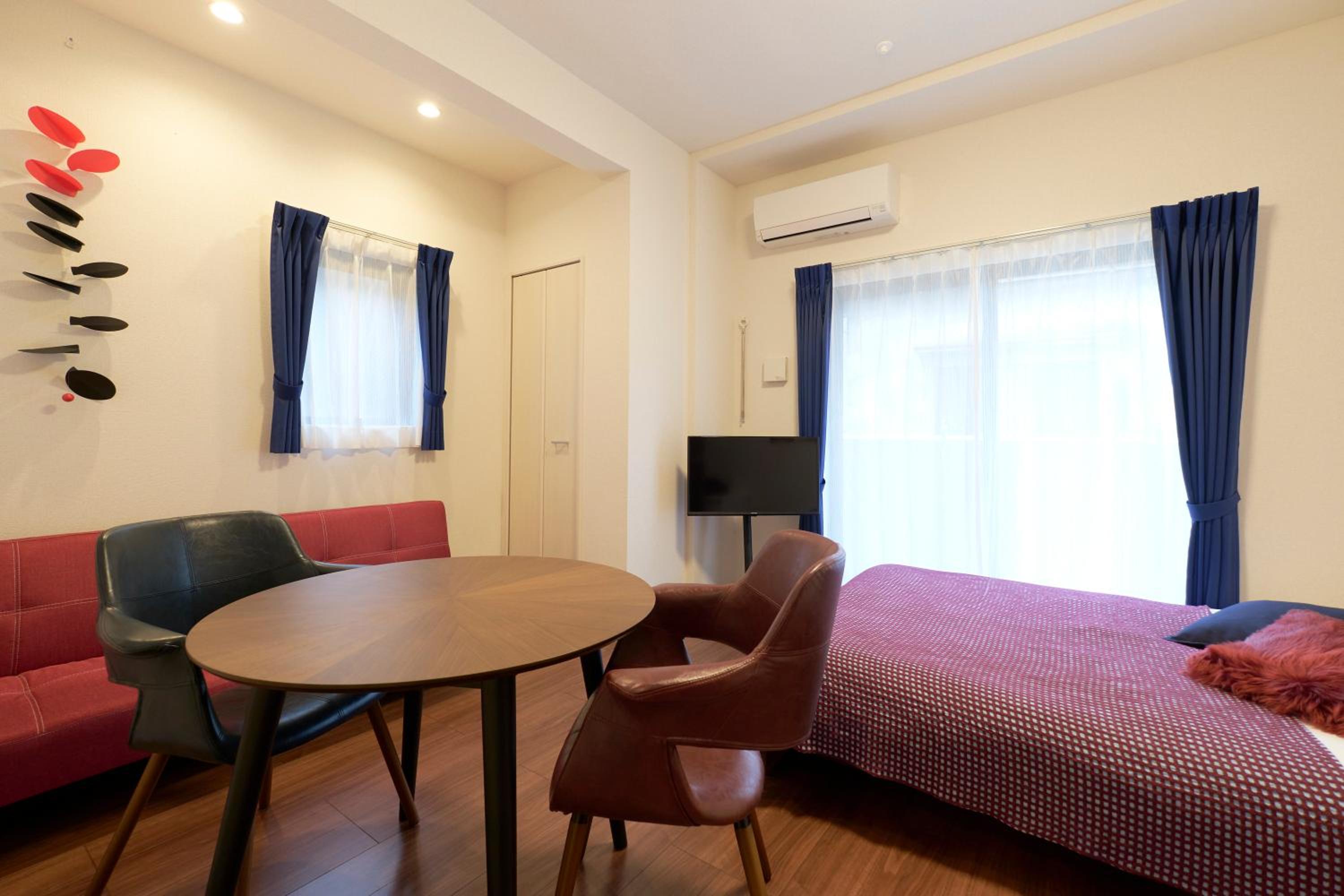 Economy Triple Room photo 2