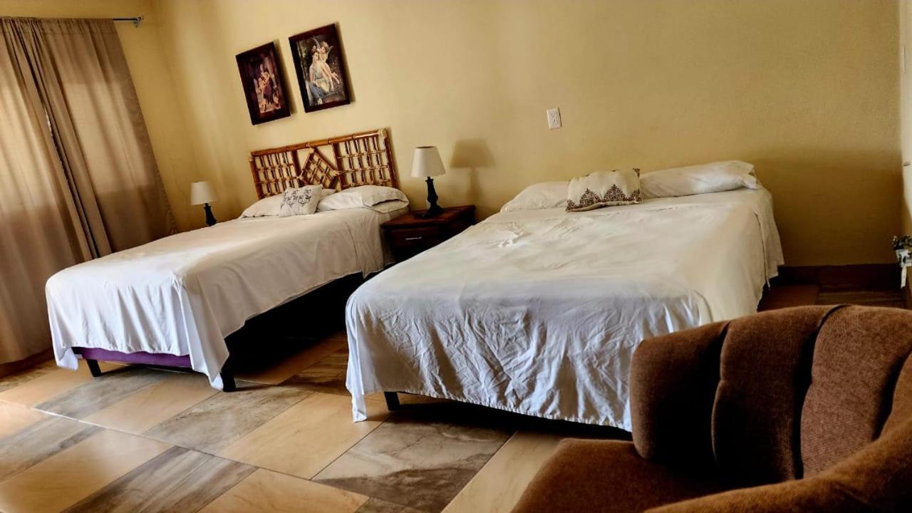 Deluxe Queen Room with Two Queen Beds - Photo 4