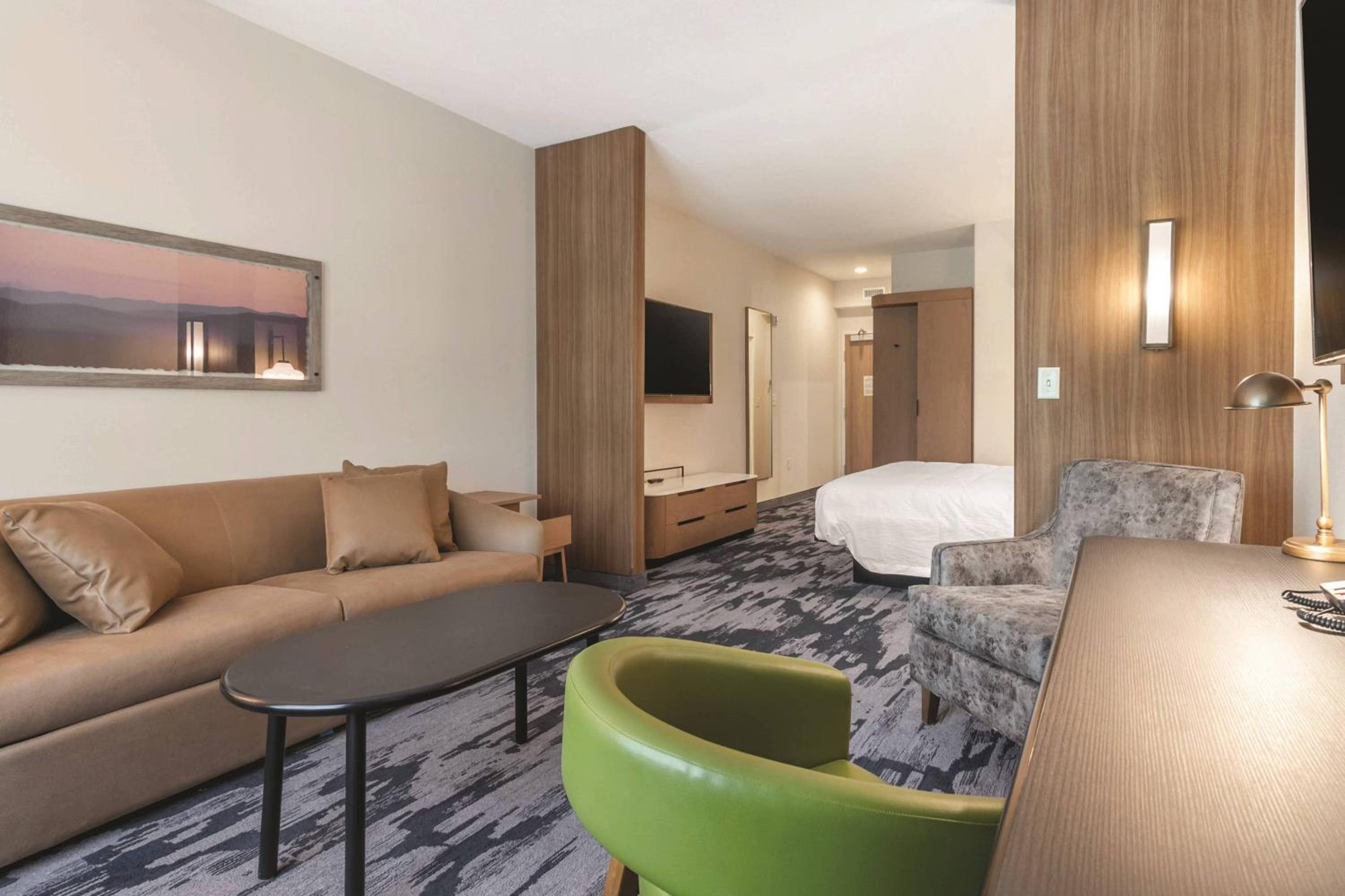 Studio with King Bed and Sofa Bed - Hearing Accessible