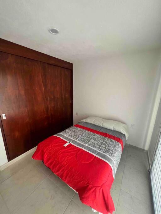Three-Bedroom Apartment with Balcony photo 2
