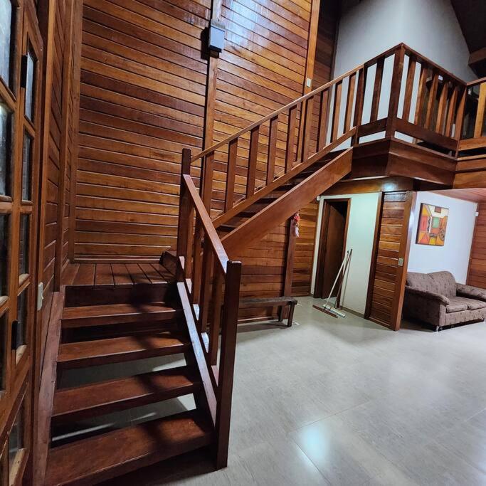 Five-Bedroom House photo 1