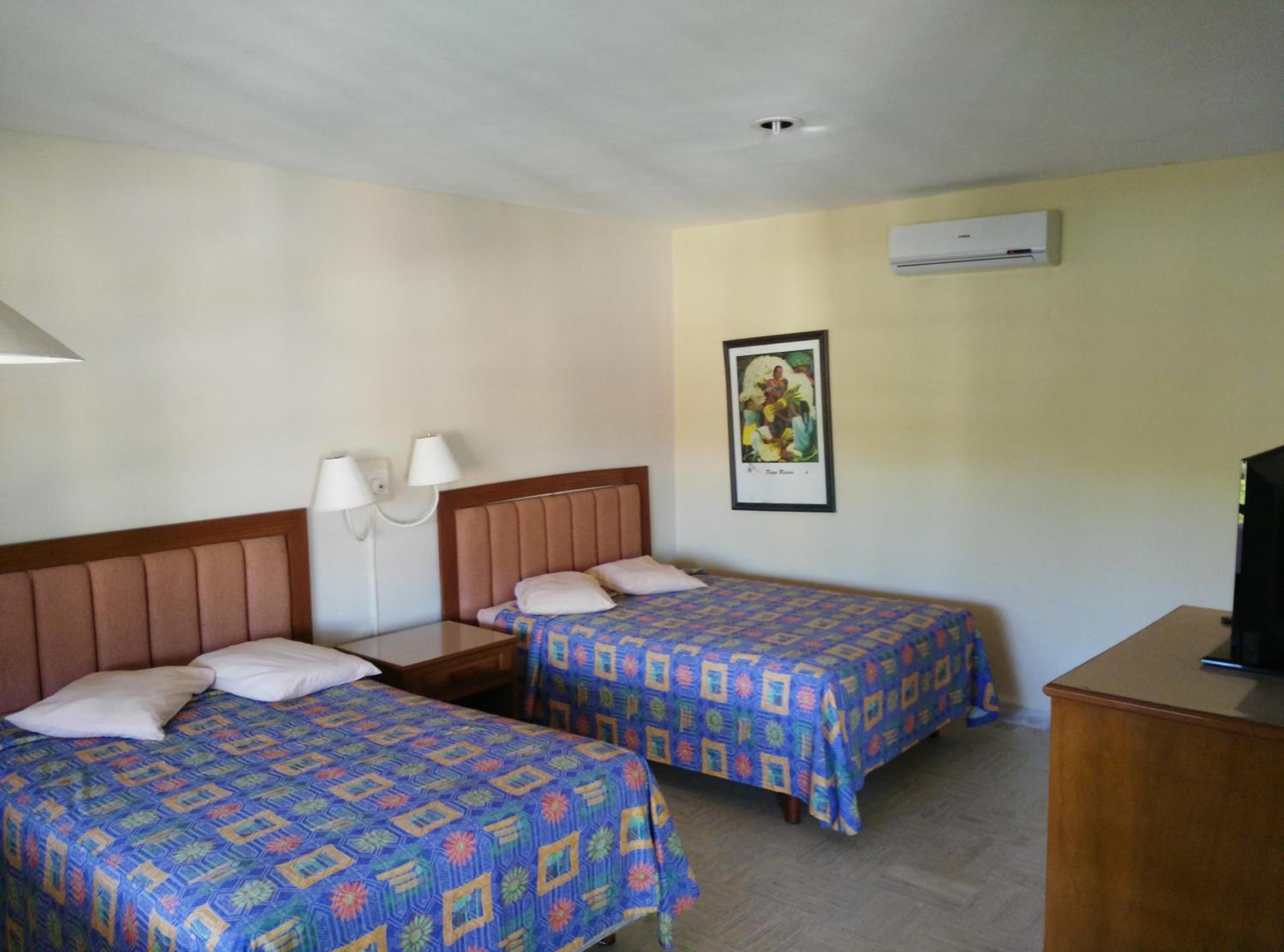 Standard Double Room with Two Double Beds photo 1