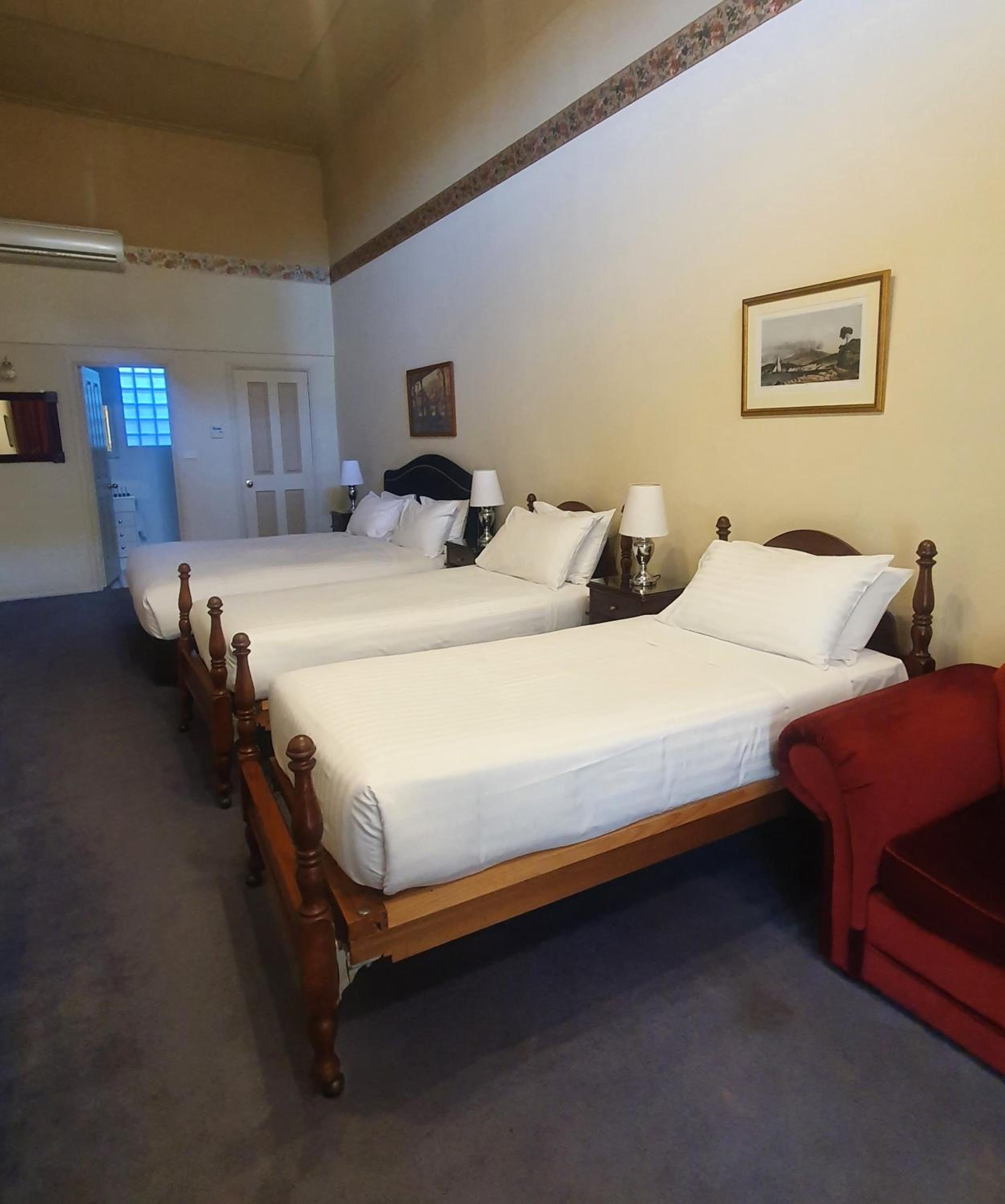 Queen Heritage Twin Room