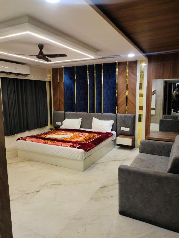 Deluxe Double Room (2 Adults + 1 Child)